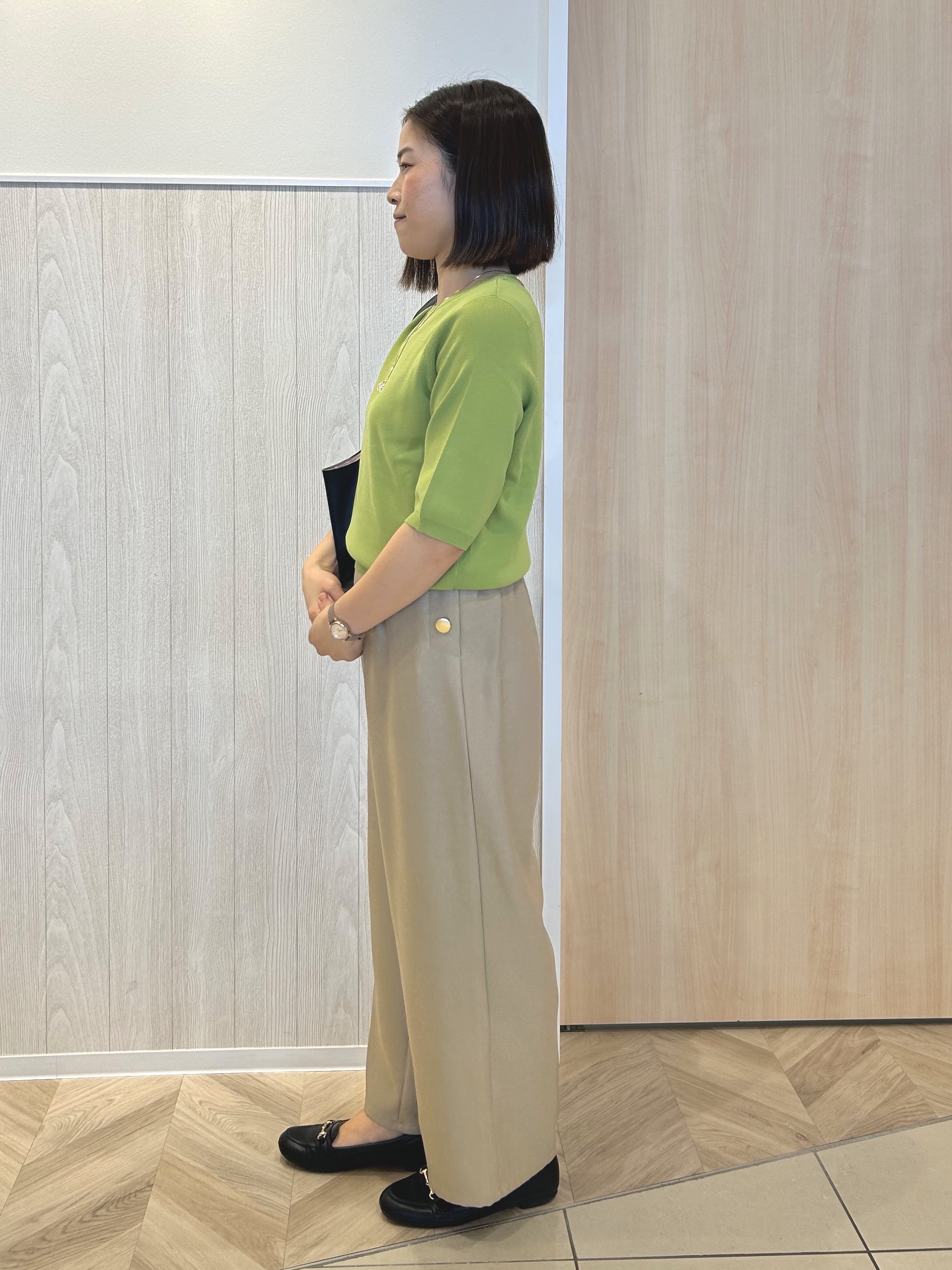 tomoさんの「SHOO･LA･RUE｜【毎日洗える/S-LL/UV】上半身すっきり 二の腕見せない5分袖ニット」を使ったコーディネート