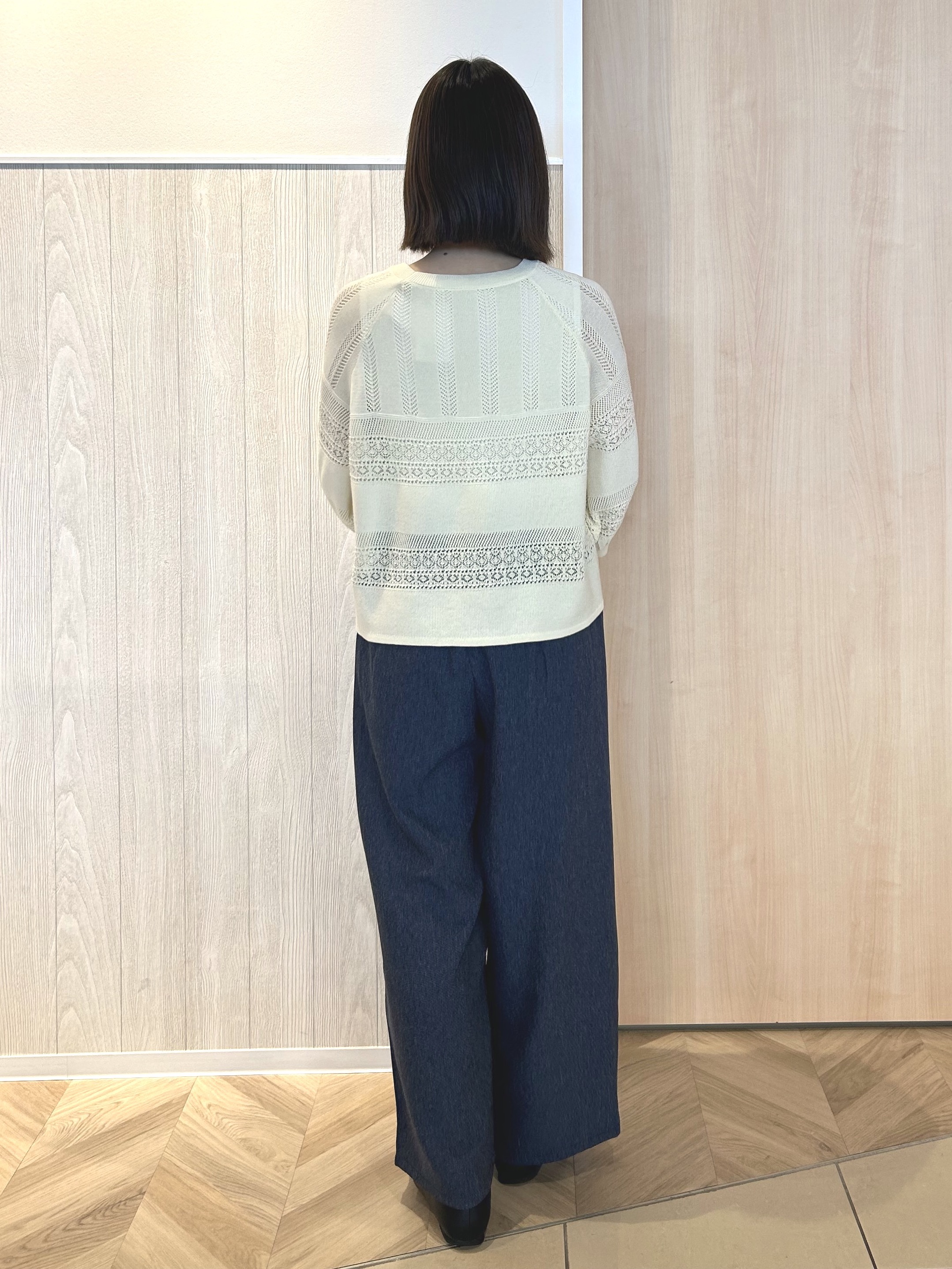 tomoさんの「SHOO･LA･RUE｜【洗濯機可/S-LL】軽やかきれい見え 透かし柄ニット」を使ったコーディネート