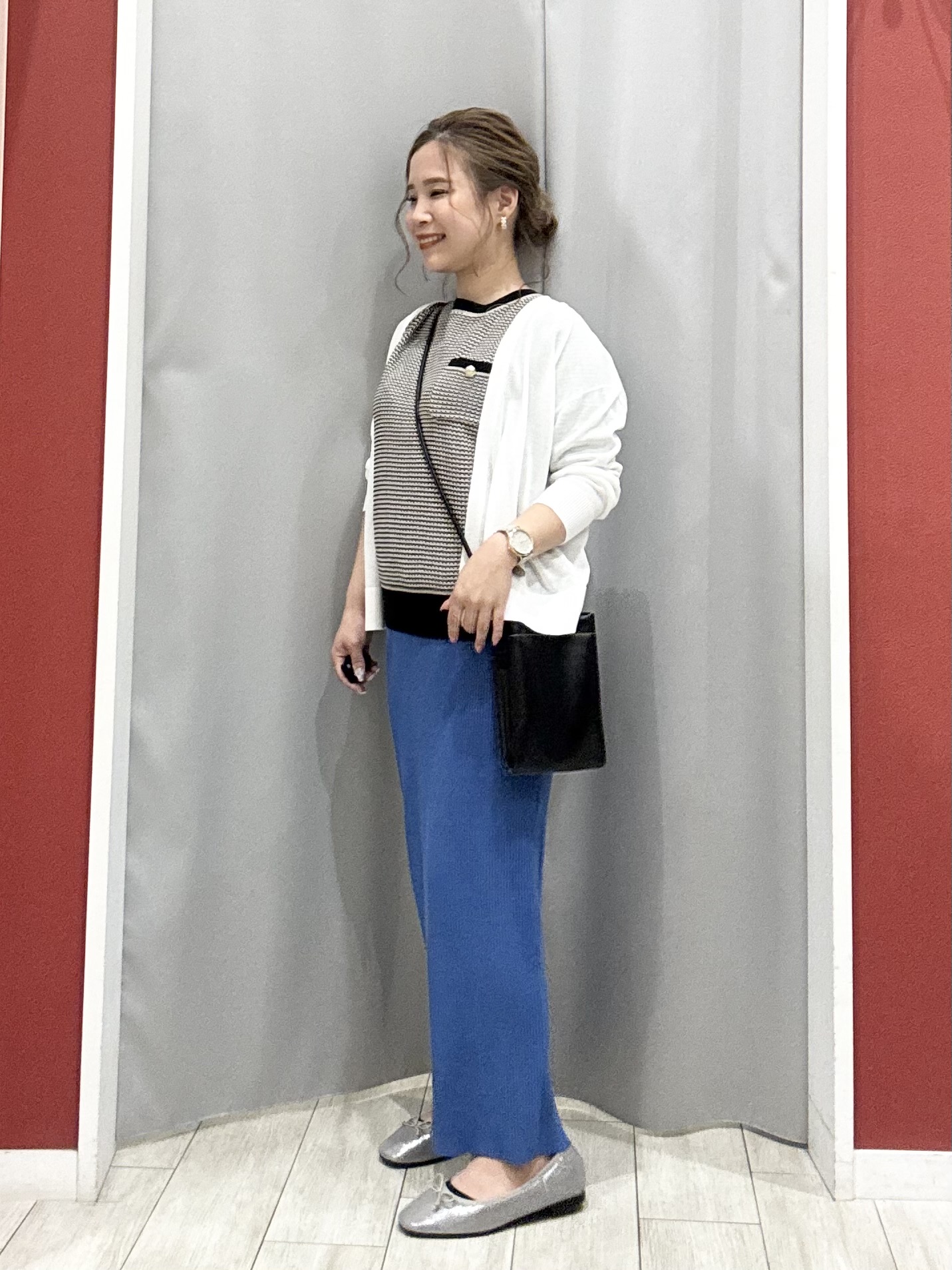 shioさんの「SHOO･LA･RUE｜【洗濯機可/S-LL】オンにもオフにも マルチに使えるボタンレスカーディガン」を使ったコーディネート