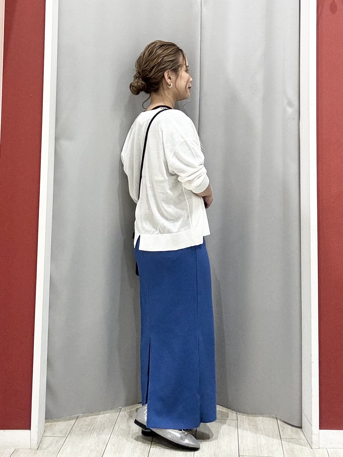 shioさんの「SHOO･LA･RUE｜【洗濯機可/S-LL】オンにもオフにも マルチに使えるボタンレスカーディガン」を使ったコーディネート