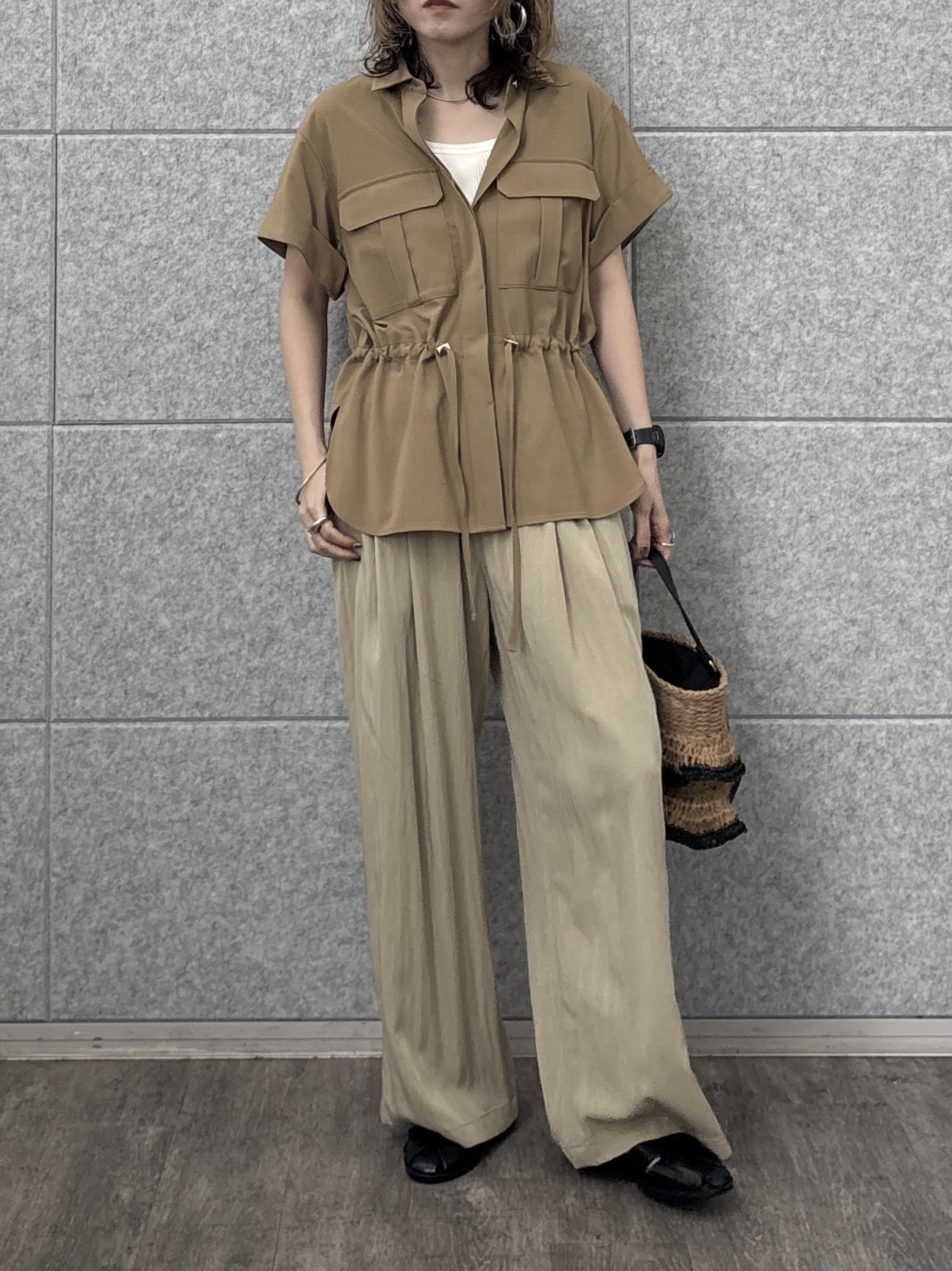 kotakiさんの「INDIVI｜Comfy SET UP｜サファリシャツ【セットアップ対応／通勤／カセット服／接触冷感／UVカット】」を使ったコーディネート