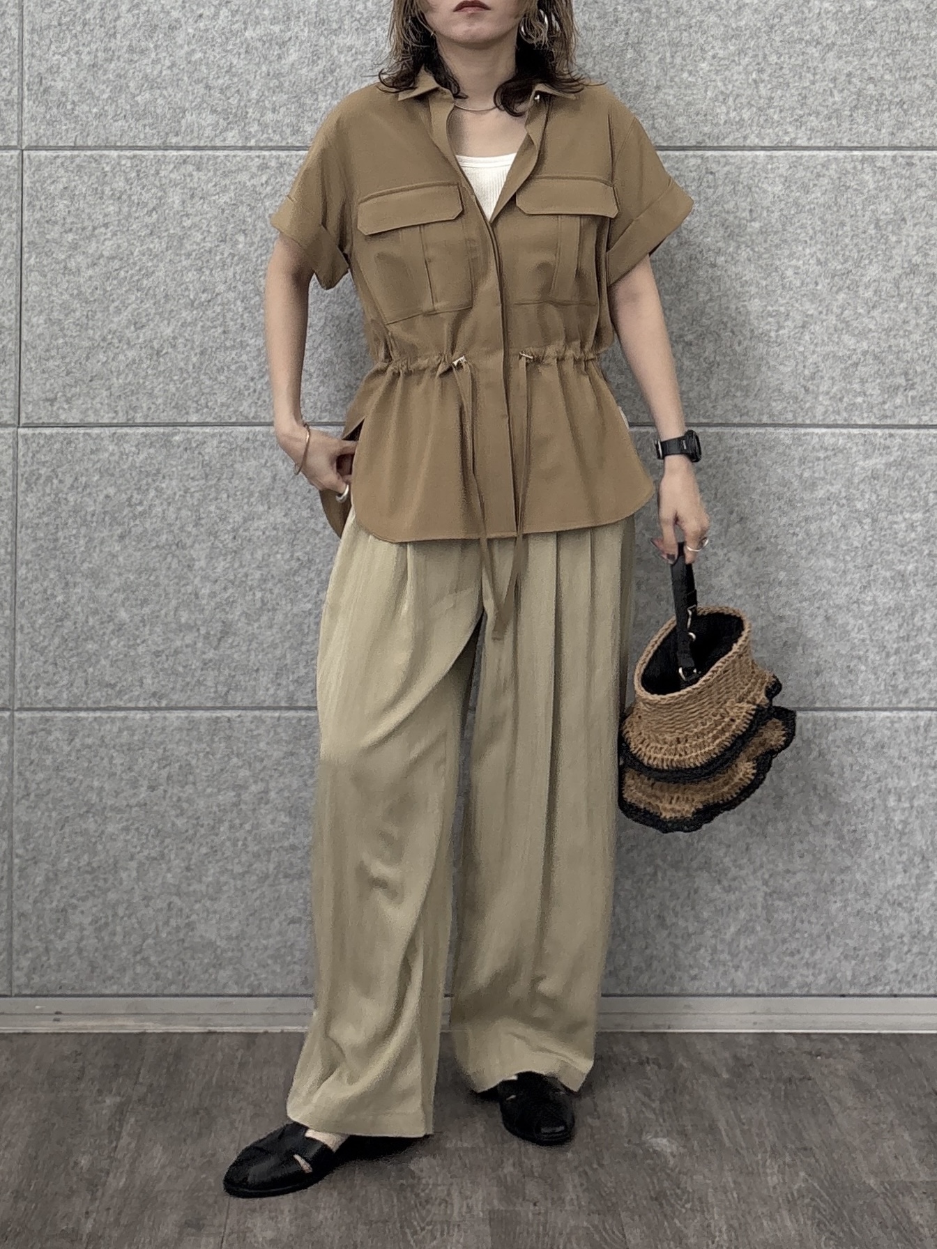 kotakiさんの「INDIVI｜Comfy SET UP｜サファリシャツ【セットアップ対応／通勤／カセット服／接触冷感／UVカット】」を使ったコーディネート