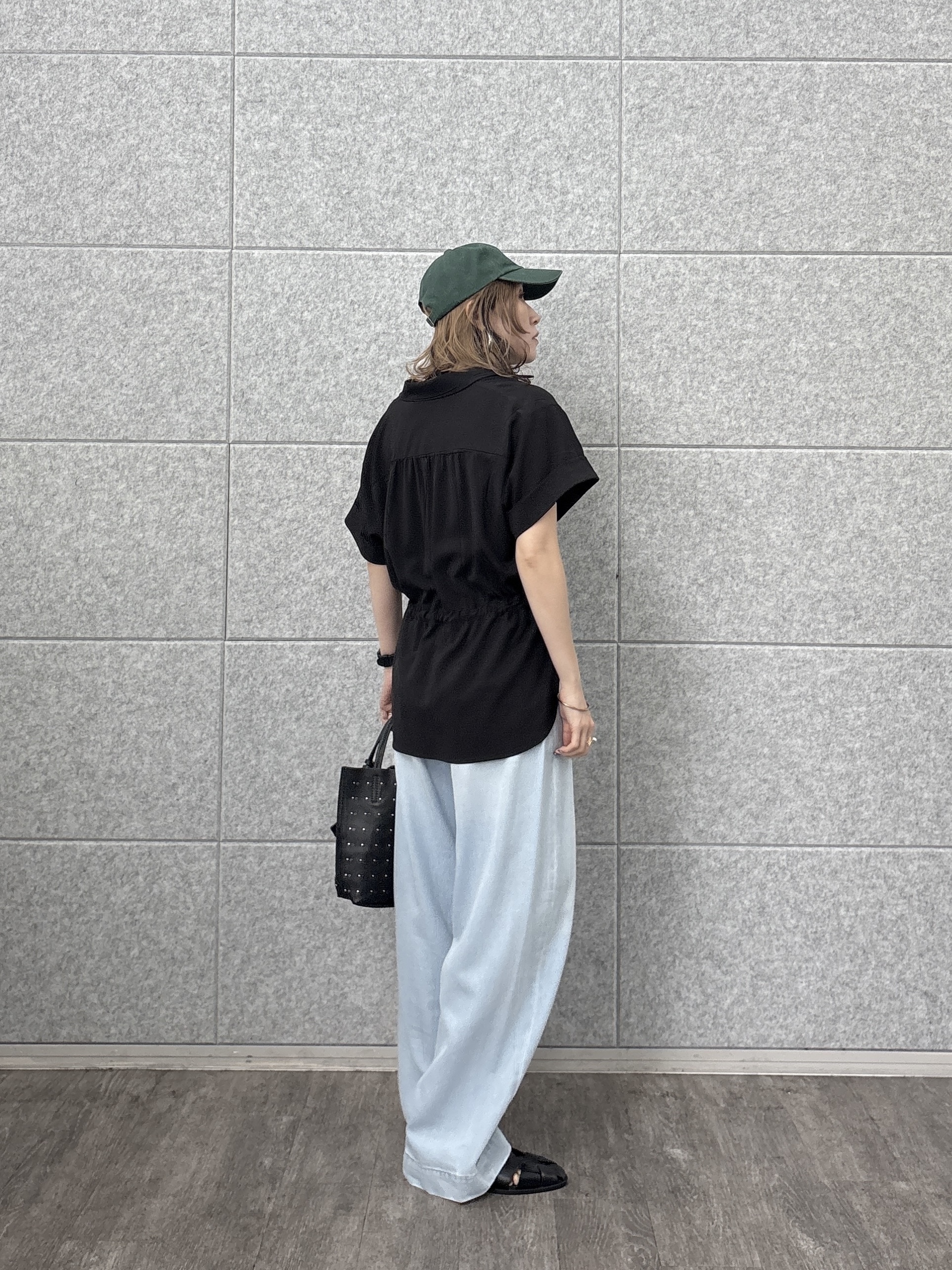 kotakiさんの「INDIVI｜Comfy SET UP｜サファリシャツ【セットアップ対応／通勤／カセット服／接触冷感／UVカット】」を使ったコーディネート