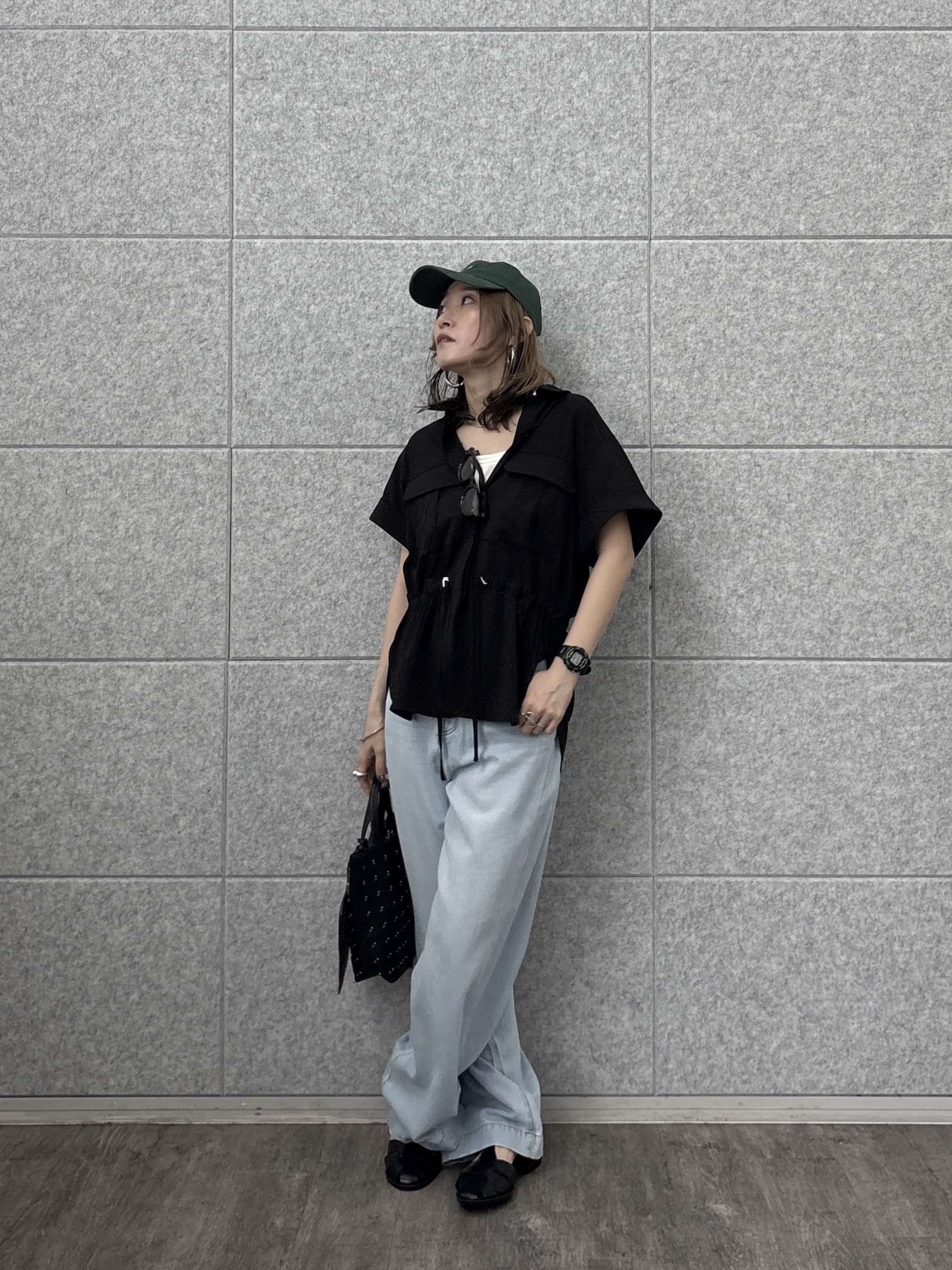 kotakiさんの「INDIVI｜Comfy SET UP｜サファリシャツ【セットアップ対応／通勤／カセット服／接触冷感／UVカット】」を使ったコーディネート