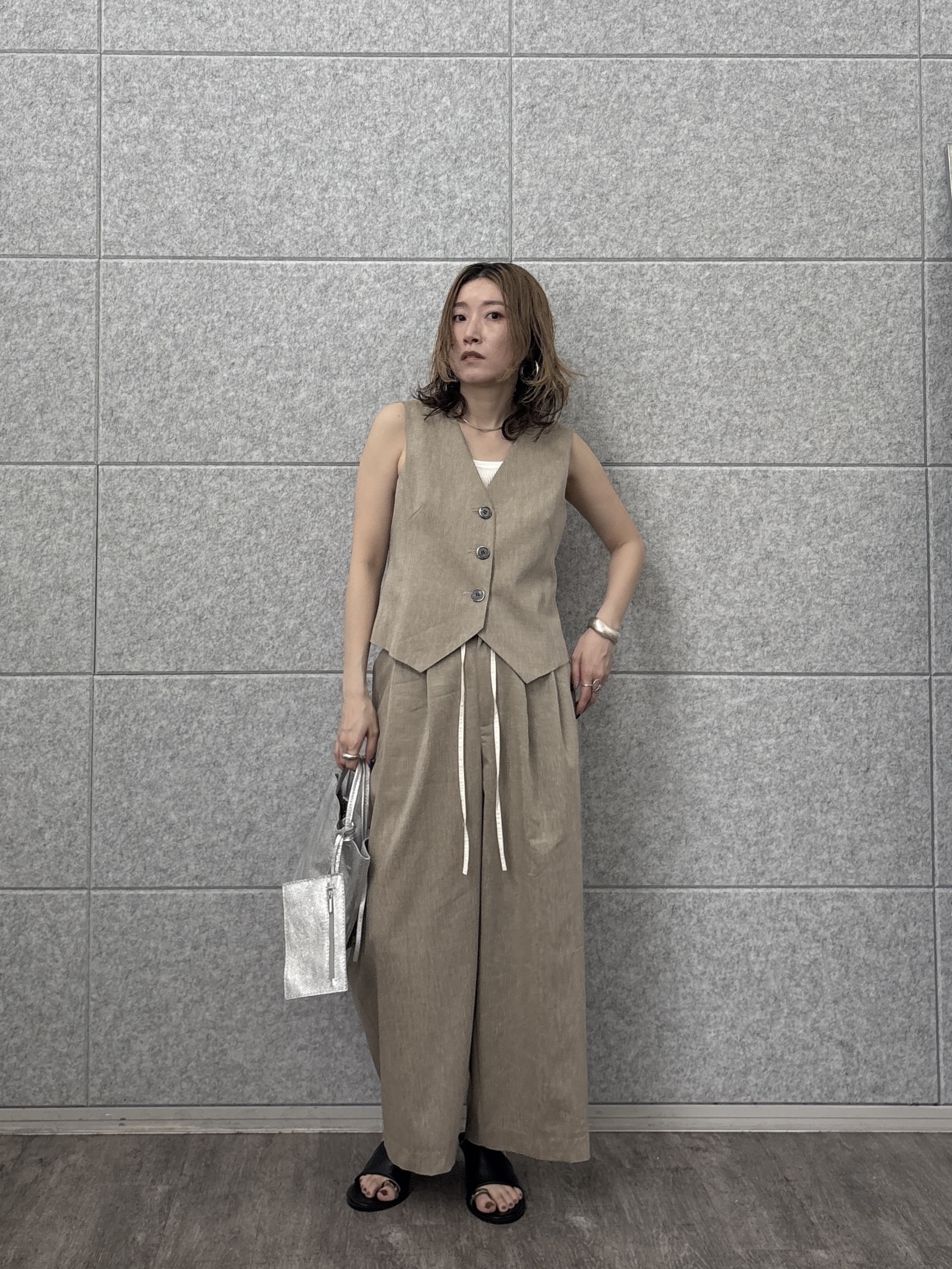kotakiさんの「INDIVI｜リネンショートジレ」を使ったコーディネート