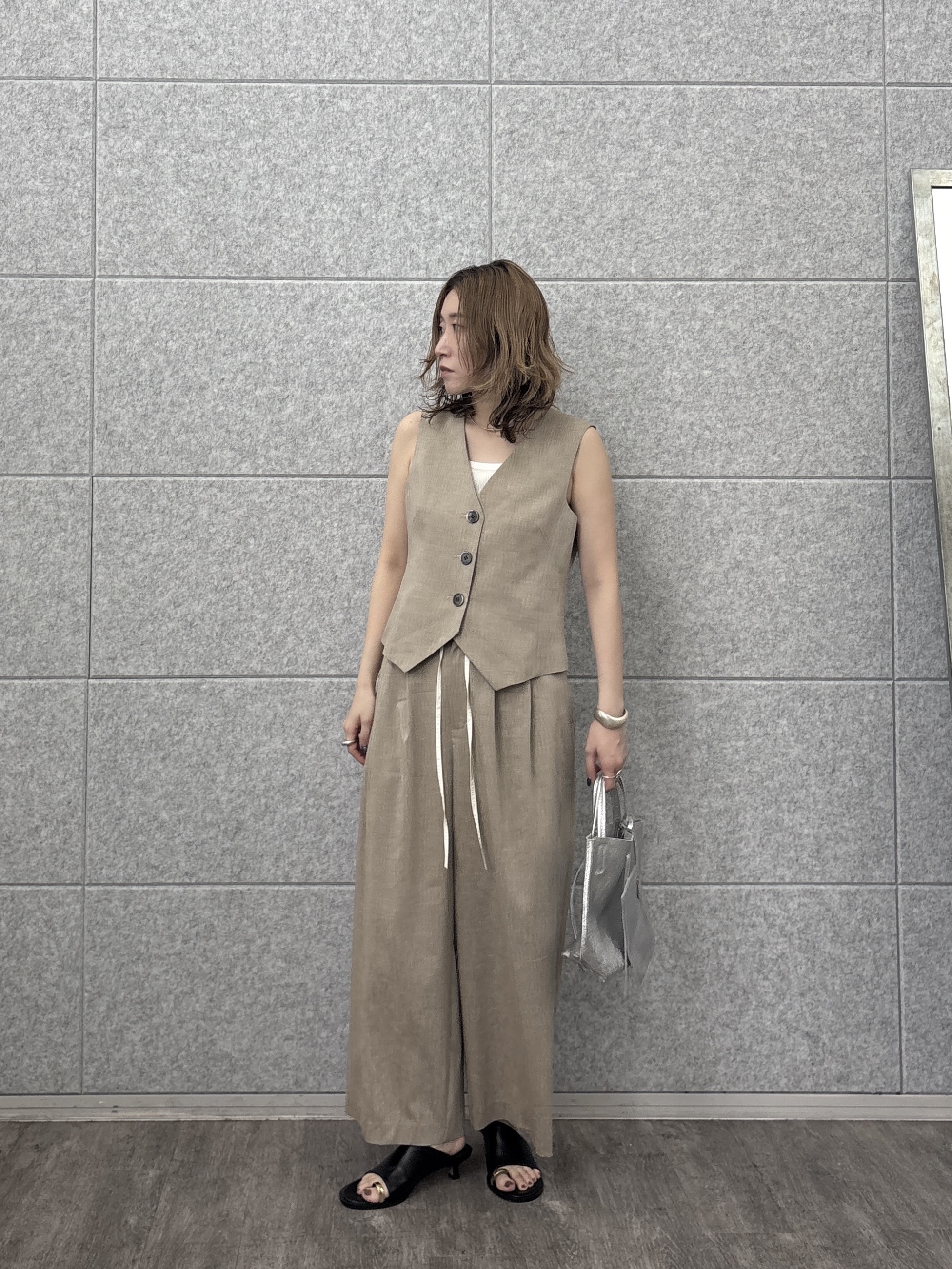 kotakiさんの「INDIVI｜リネンショートジレ」を使ったコーディネート