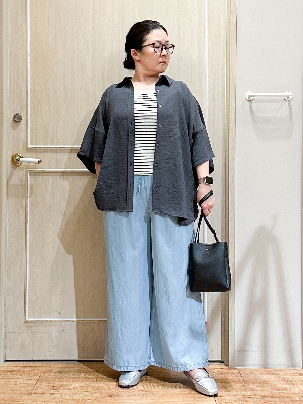 umeさんの「SHOO･LA･RUE｜【高レビュー/洗濯後しわになりにくい/体型カバー】きちんとゆるっと 大人の抜け感 ポンチョ風カラーシ」を使ったコーディネート
