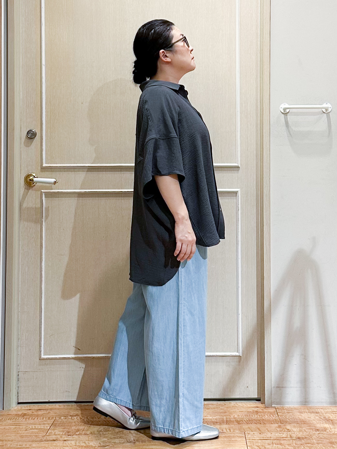 umeさんの「SHOO･LA･RUE｜【高レビュー/洗濯後しわになりにくい/体型カバー】きちんとゆるっと 大人の抜け感 ポンチョ風カラーシ」を使ったコーディネート