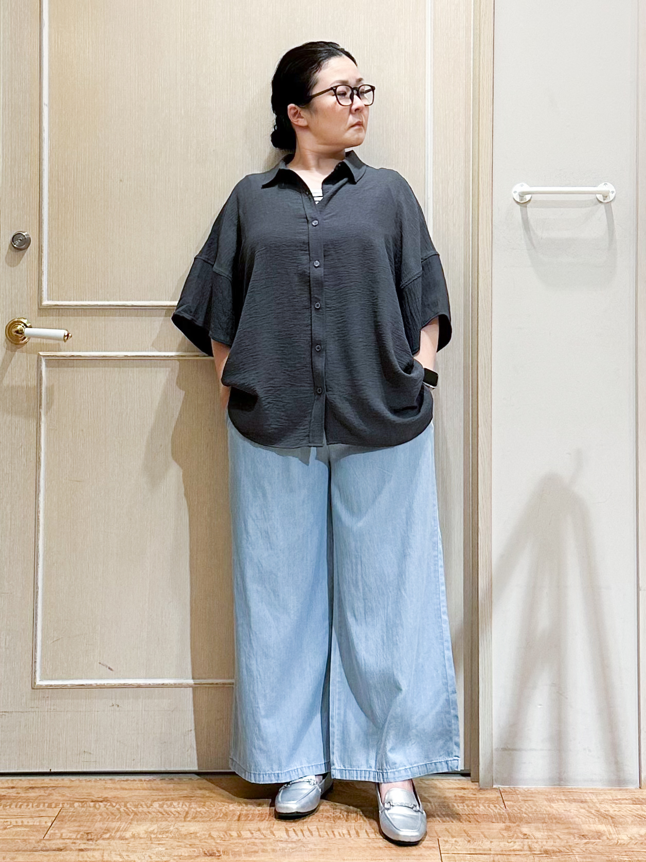 umeさんの「SHOO･LA･RUE｜【高レビュー/洗濯後しわになりにくい/体型カバー】きちんとゆるっと 大人の抜け感 ポンチョ風カラーシ」を使ったコーディネート