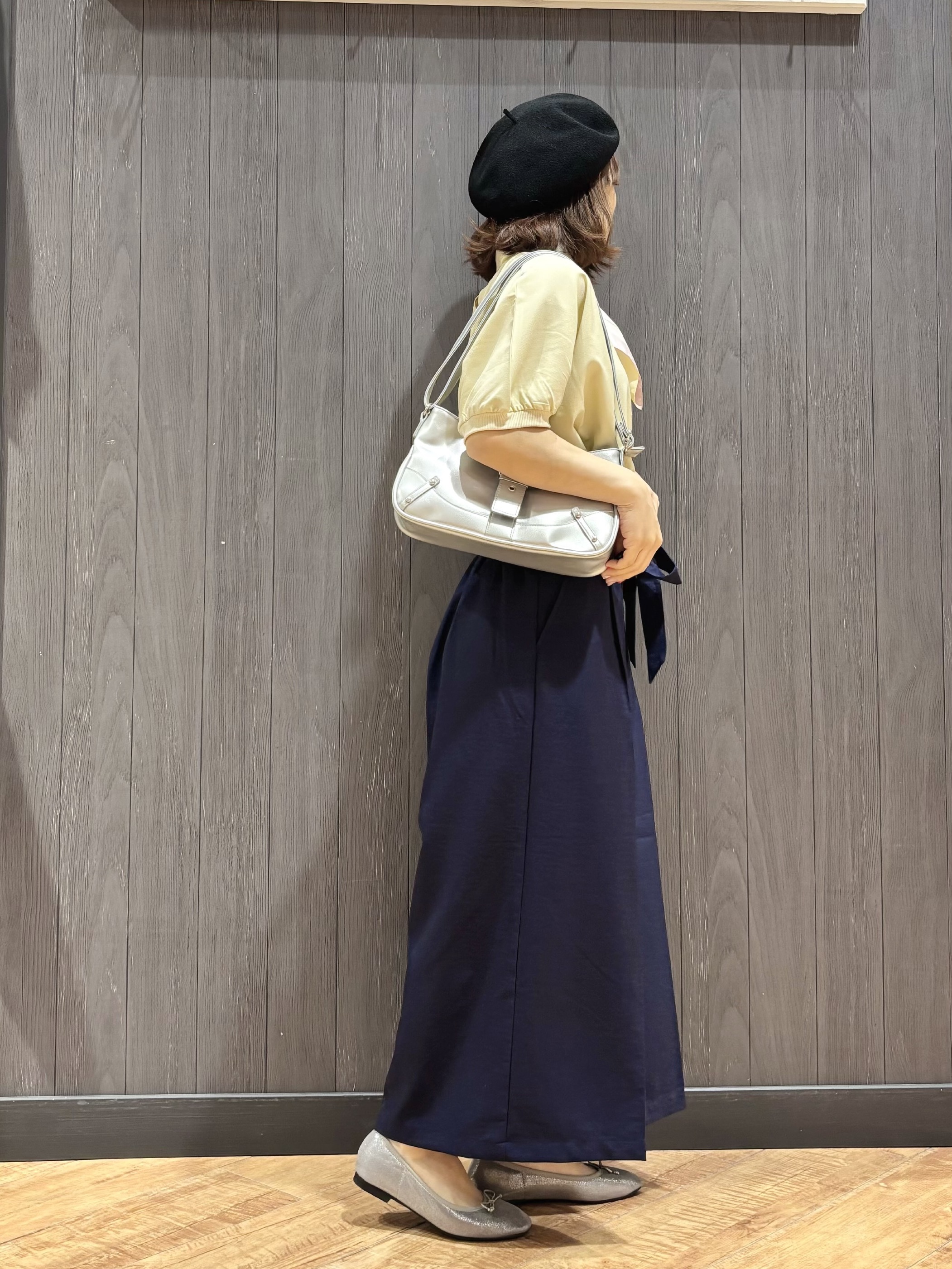 meiさんの「SHOO･LA･RUE｜【洗濯後しわになりにくい】インせず着られる さらっとタッチのドルマンブラウス」を使ったコーディネート