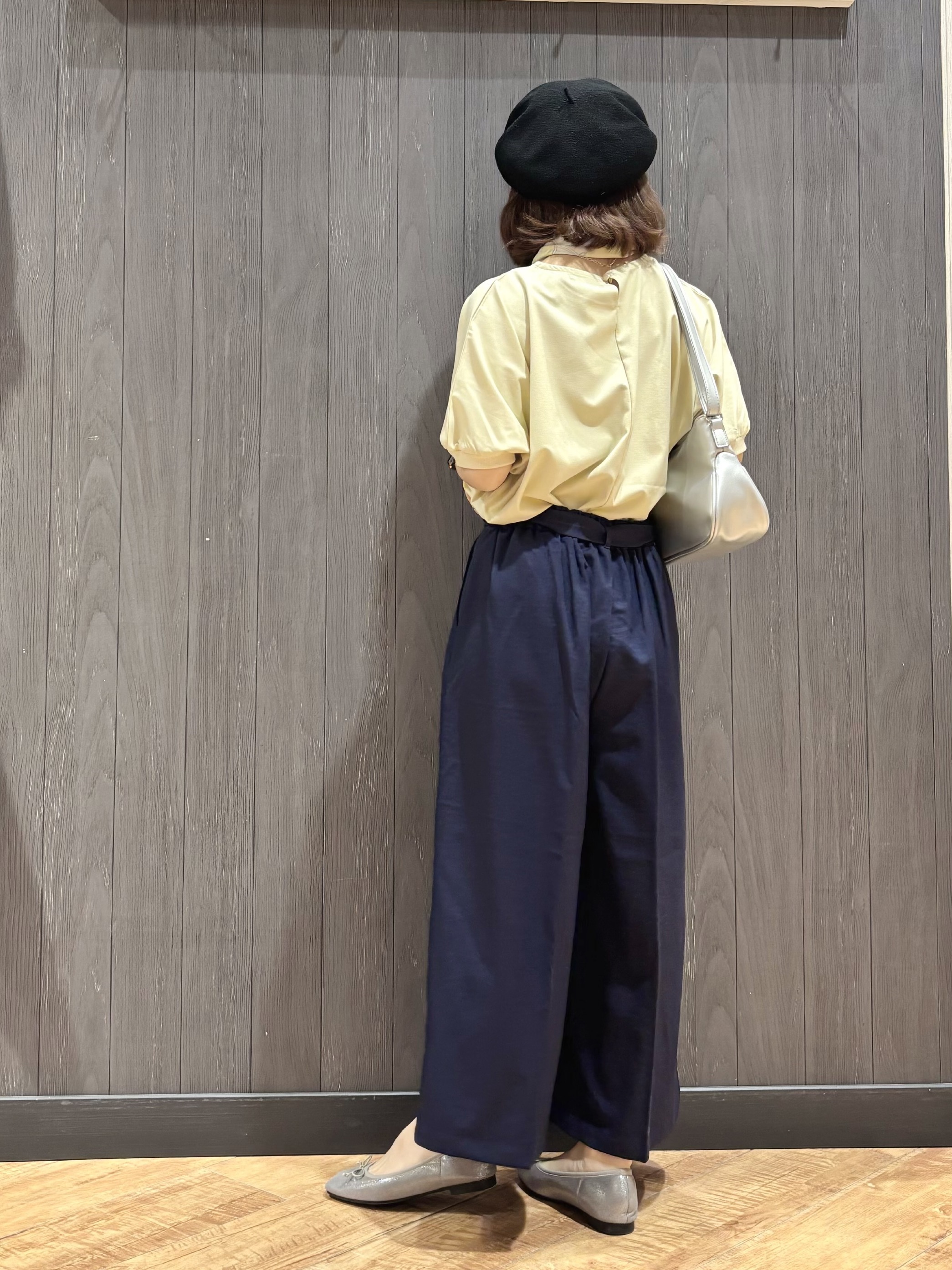 meiさんの「SHOO･LA･RUE｜【洗濯後しわになりにくい】インせず着られる さらっとタッチのドルマンブラウス」を使ったコーディネート