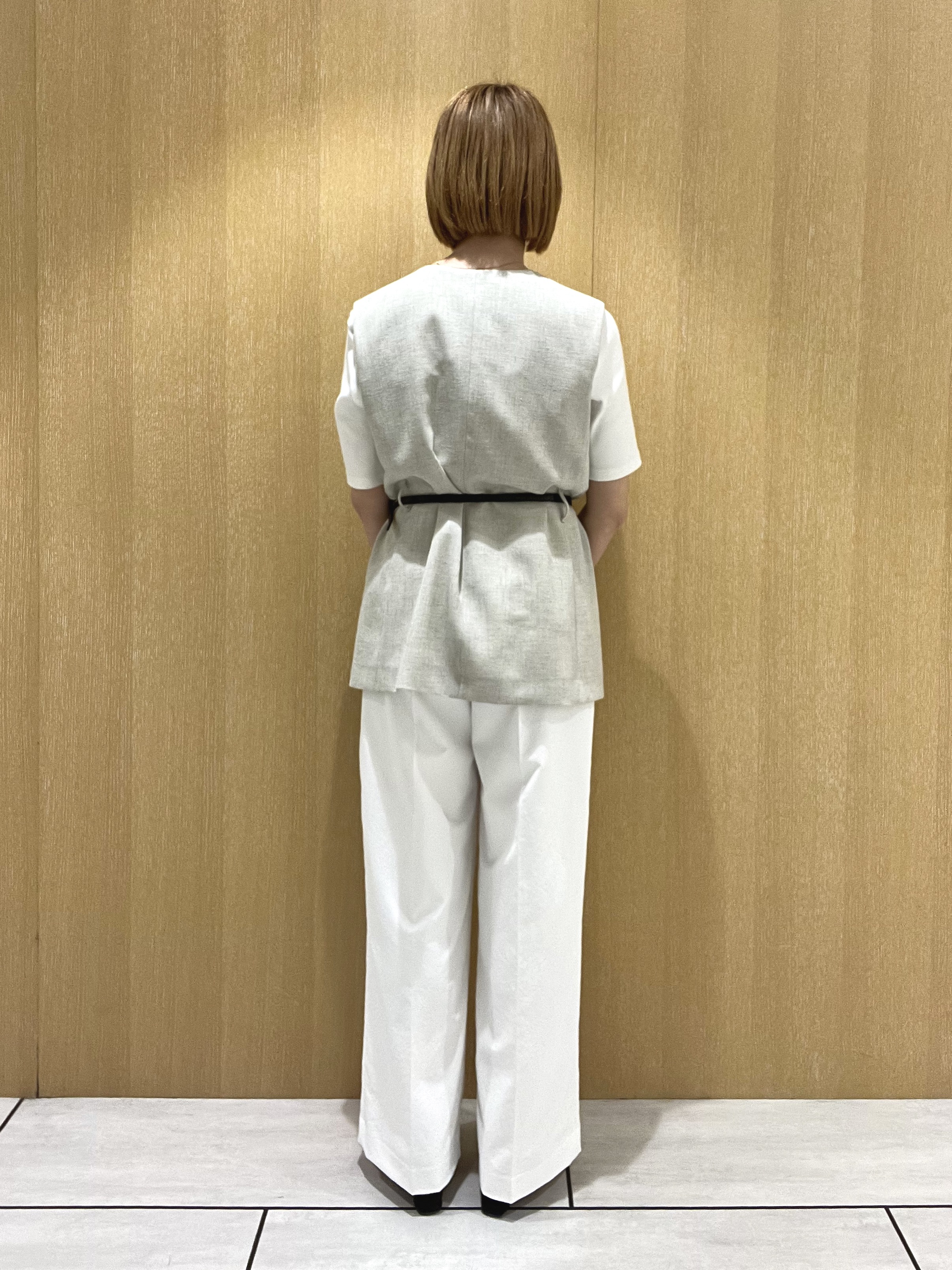 yoshieさんの「UNTITLED｜◆【さらりと快適/セットアップ可/UV/接触冷感】スラブカラーレスジャケット」を使ったコーディネート