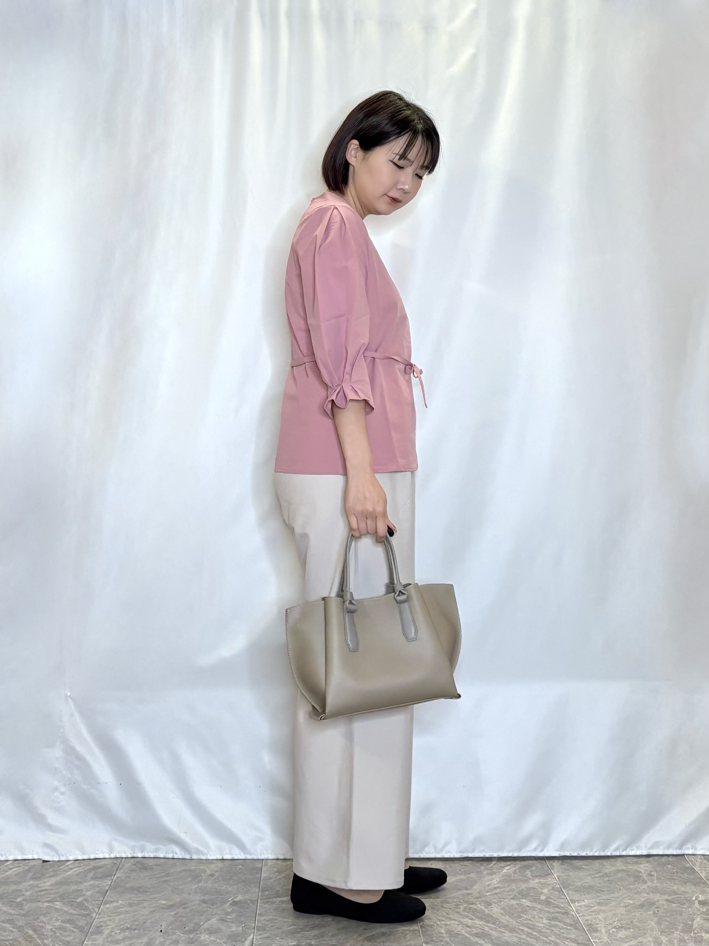 ネリさんの「SHOO･LA･RUE｜【洗濯機可/UV/3WAY】シルエットが変えられる ウエストリボンブラウス」を使ったコーディネート
