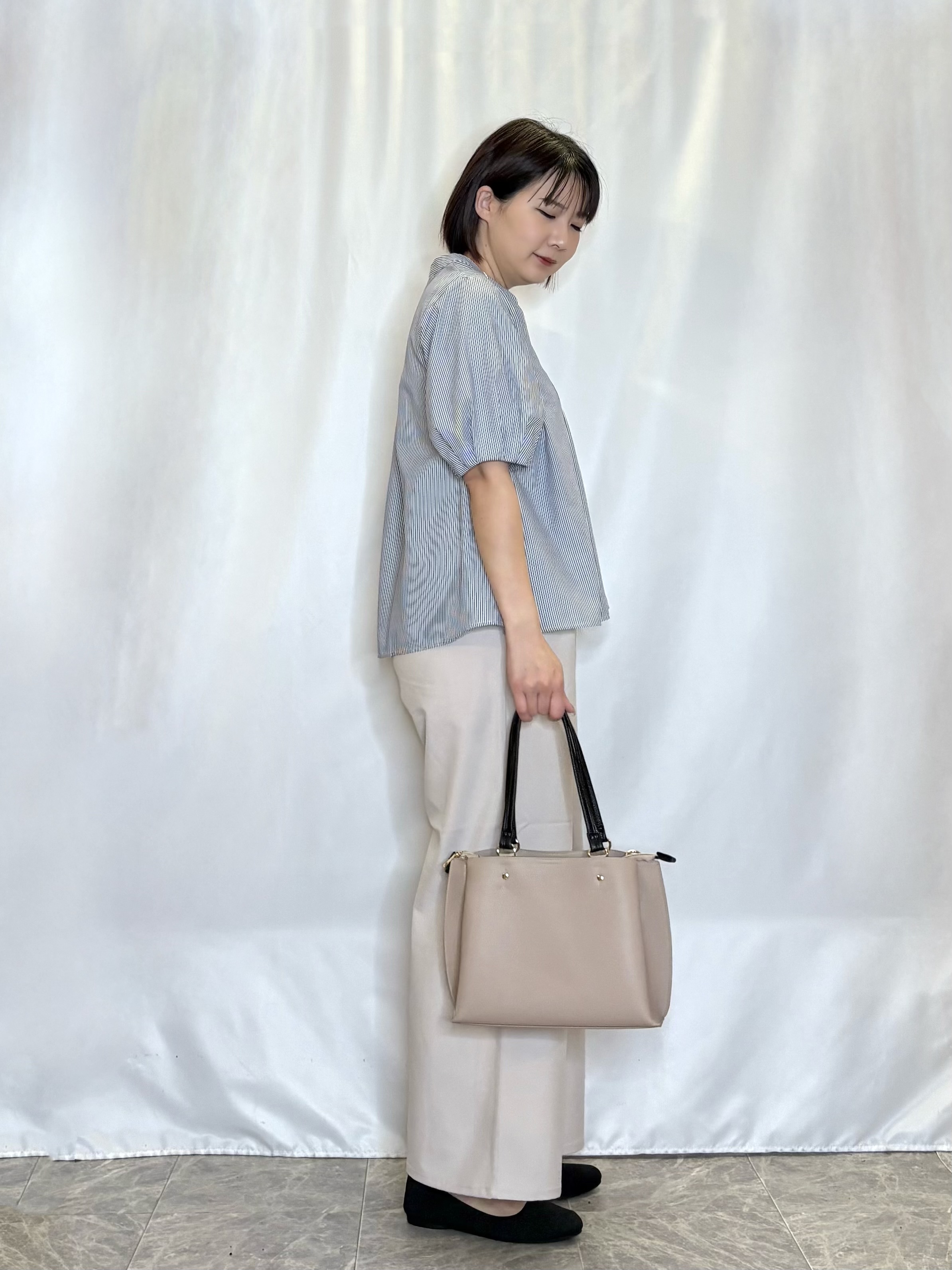 ネリさんの「SHOO･LA･RUE｜【高レビュー/洗濯後しわになりにくい/インせず着られる】自然に体型カバー 麻調ペプラムブラウス」を使ったコーディネート