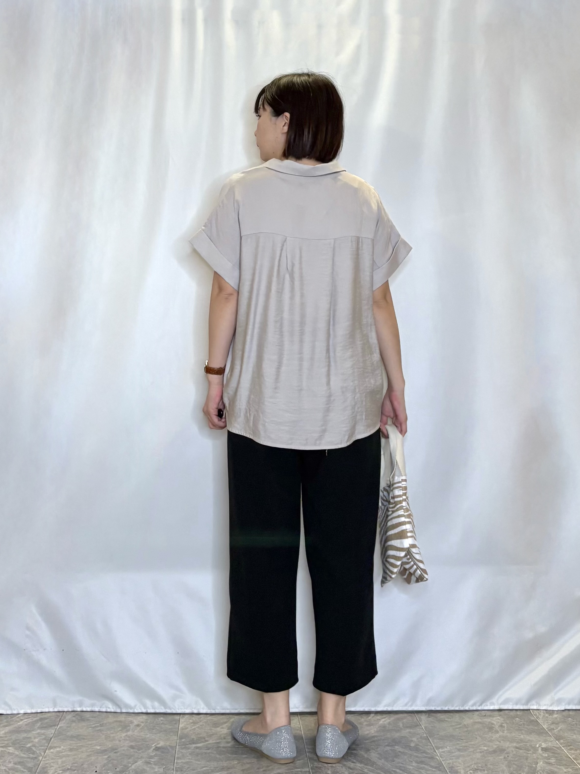 ネリさんの「SHOO･LA･RUE｜【S-LL/洗濯機可】インせず着られる 裾タック スキッパーシャツ」を使ったコーディネート