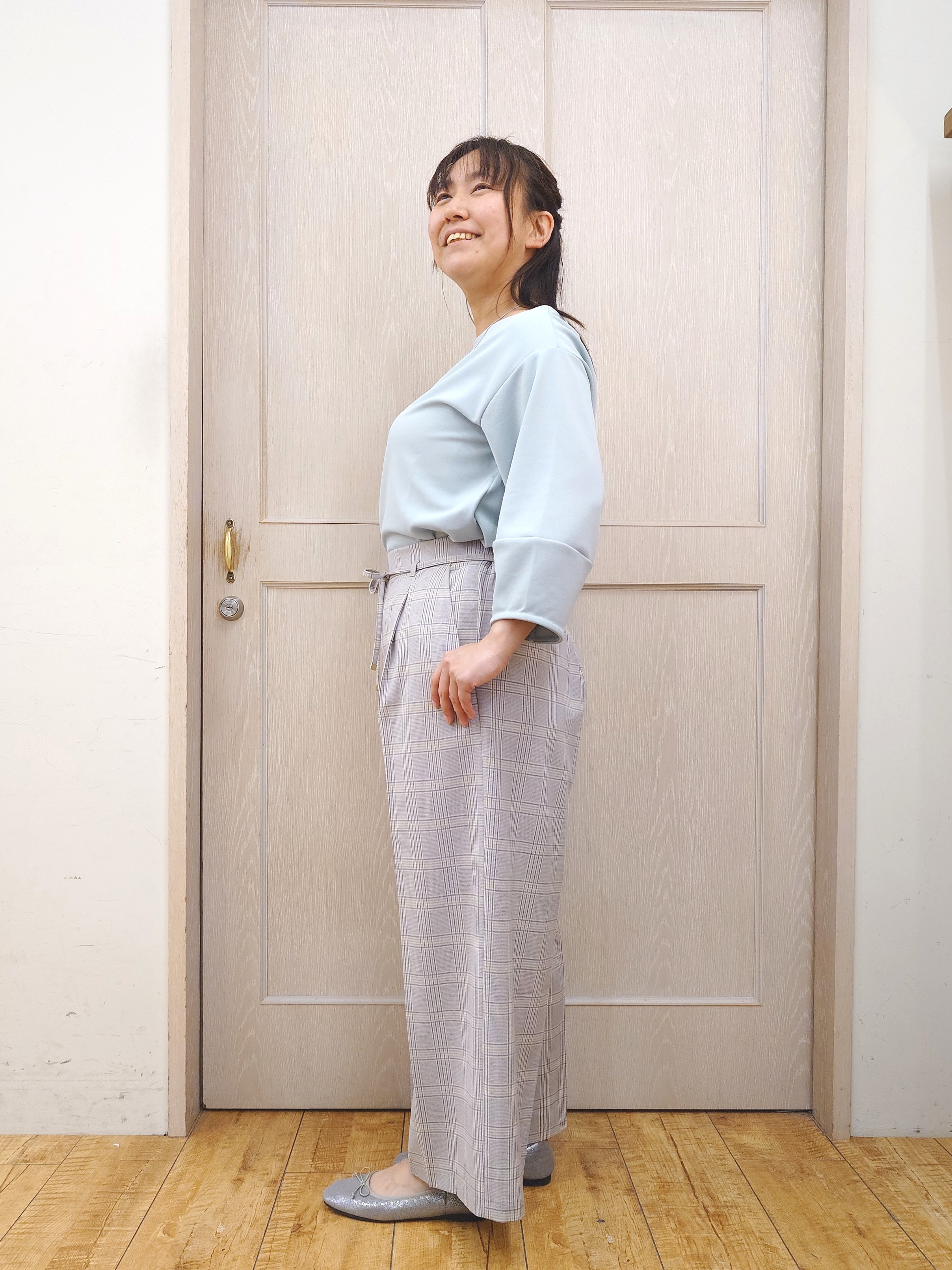 とろろさんの「SHOO･LA･RUE｜コンパクトながらしっかり入る 一枚革風 3層ショルダーバッグ」を使ったコーディネート