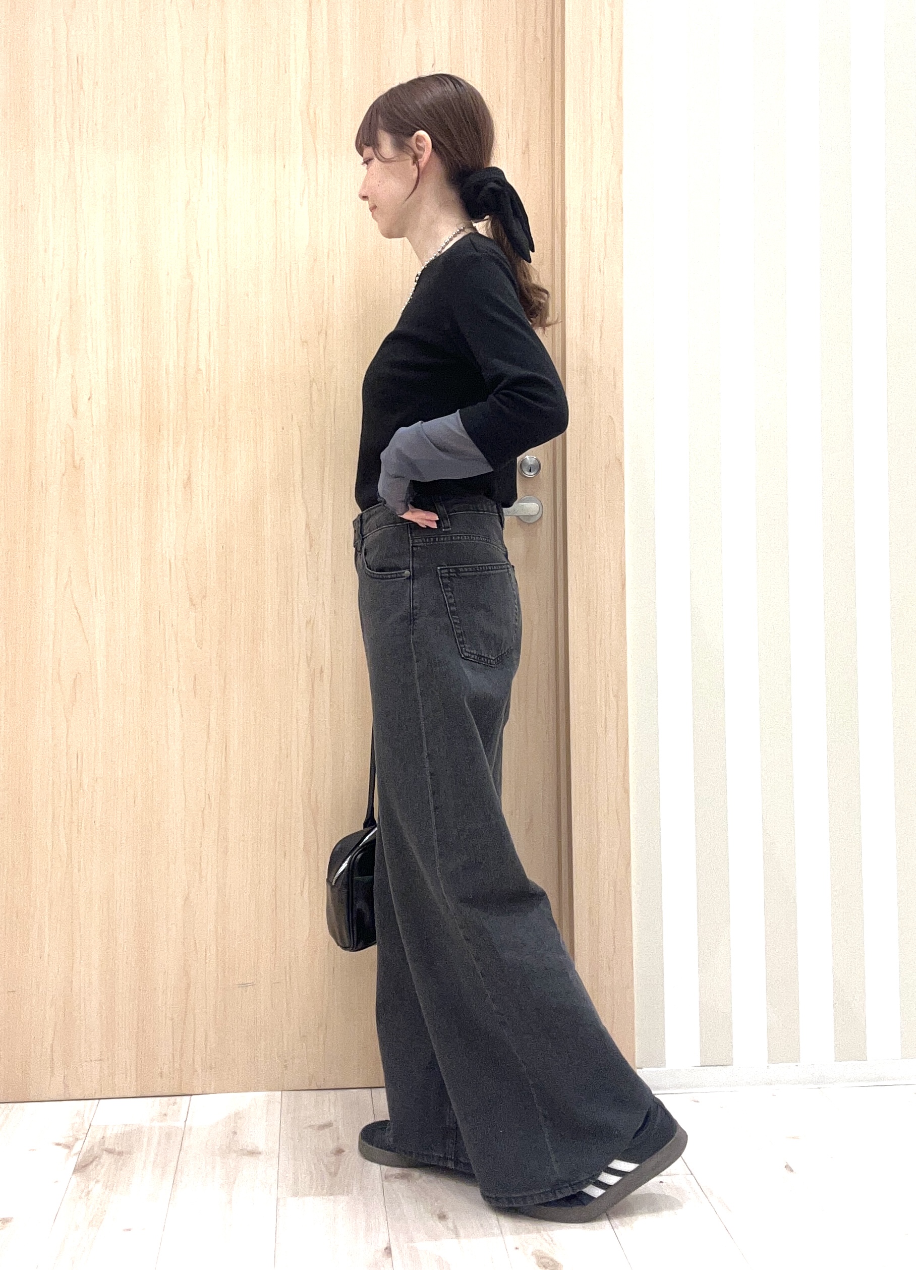 ririさんの「SHOO･LA･RUE｜【SHOO・LA・RUE DENIM/S-LL】体型カバーにも バギーデニムワイドパンツ」を使ったコーディネート