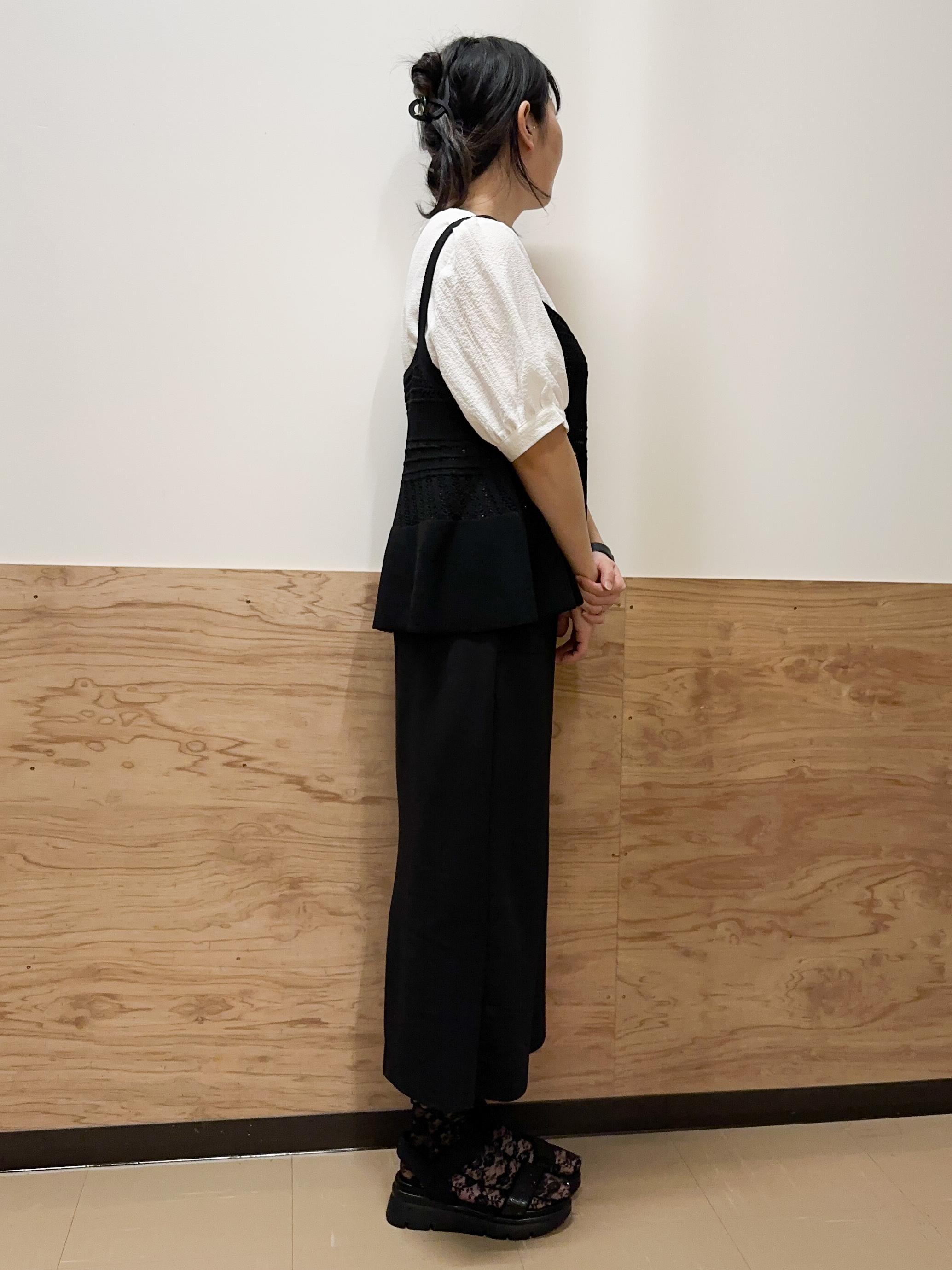 すーさんの「grove｜【2点SET】着るだけで完成、透かし編みニットビスチェ&times;ブラウス」を使ったコーディネート
