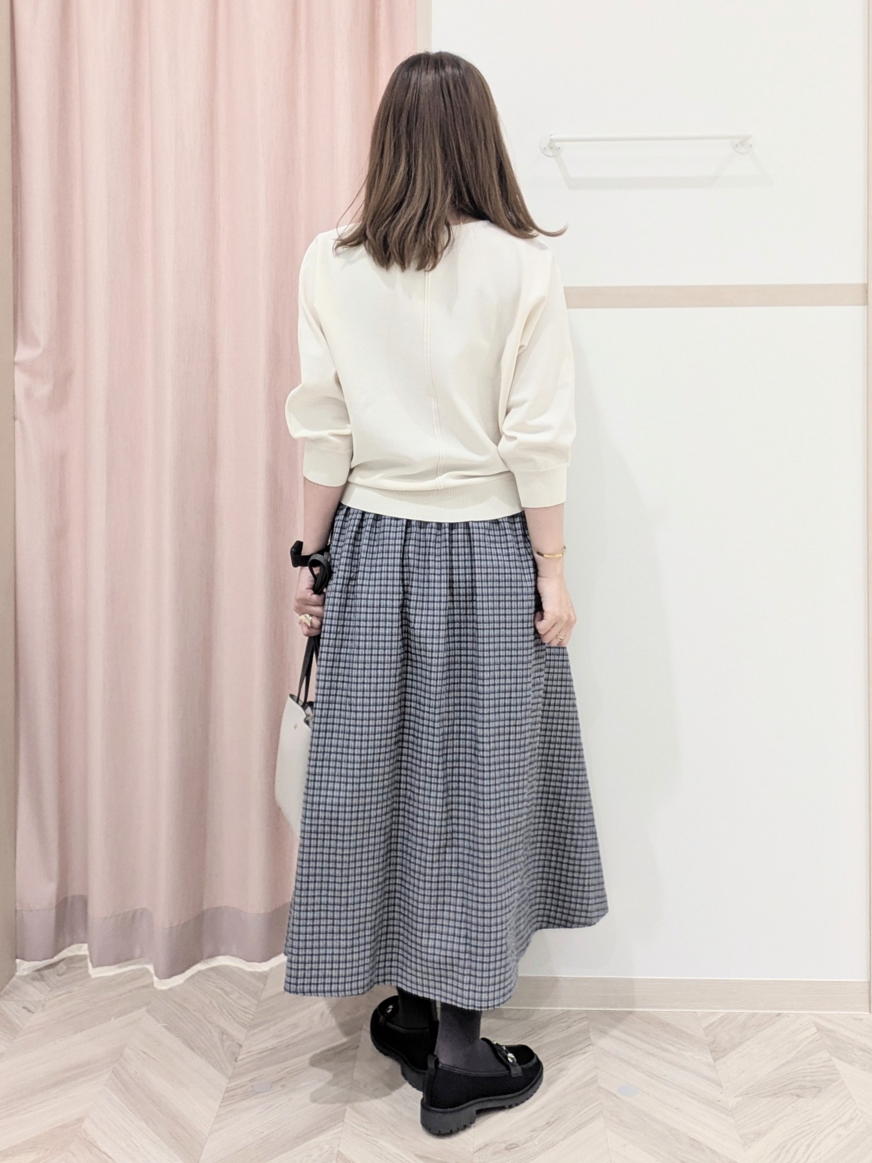 miyuさんの「SHOO･LA･RUE｜【洗濯機可/S-LL】さらりと軽やか インせず着られる すっきり見えドルマンニット」を使ったコーディネート