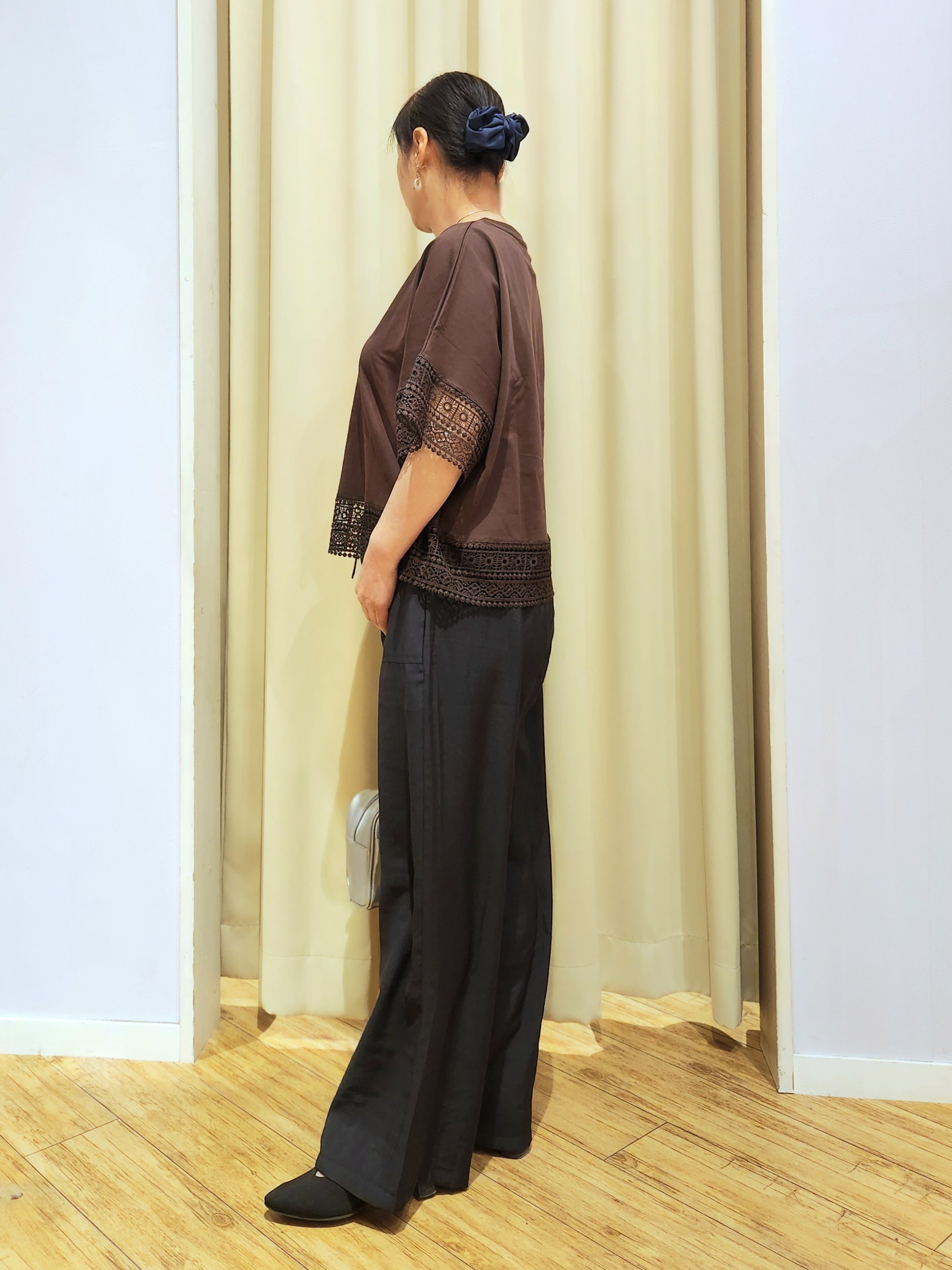 くまさんの「SHOO･LA･RUE｜【洗濯機可/体型カバー/S-LL】レース使いがポイント デザインTシャツ」を使ったコーディネート