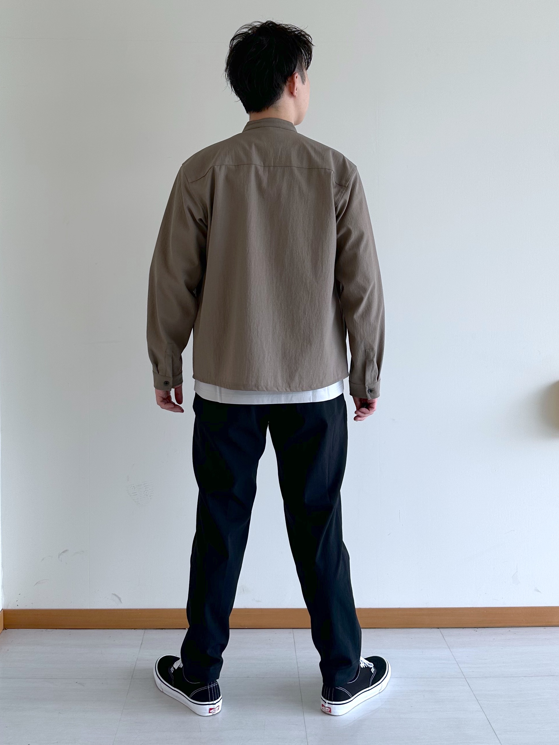イッシーさんの「TAKEO KIKUCHI｜【撥水・洗える・シワになりにくい】 リランチェ（R） シャツ」を使ったコーディネート