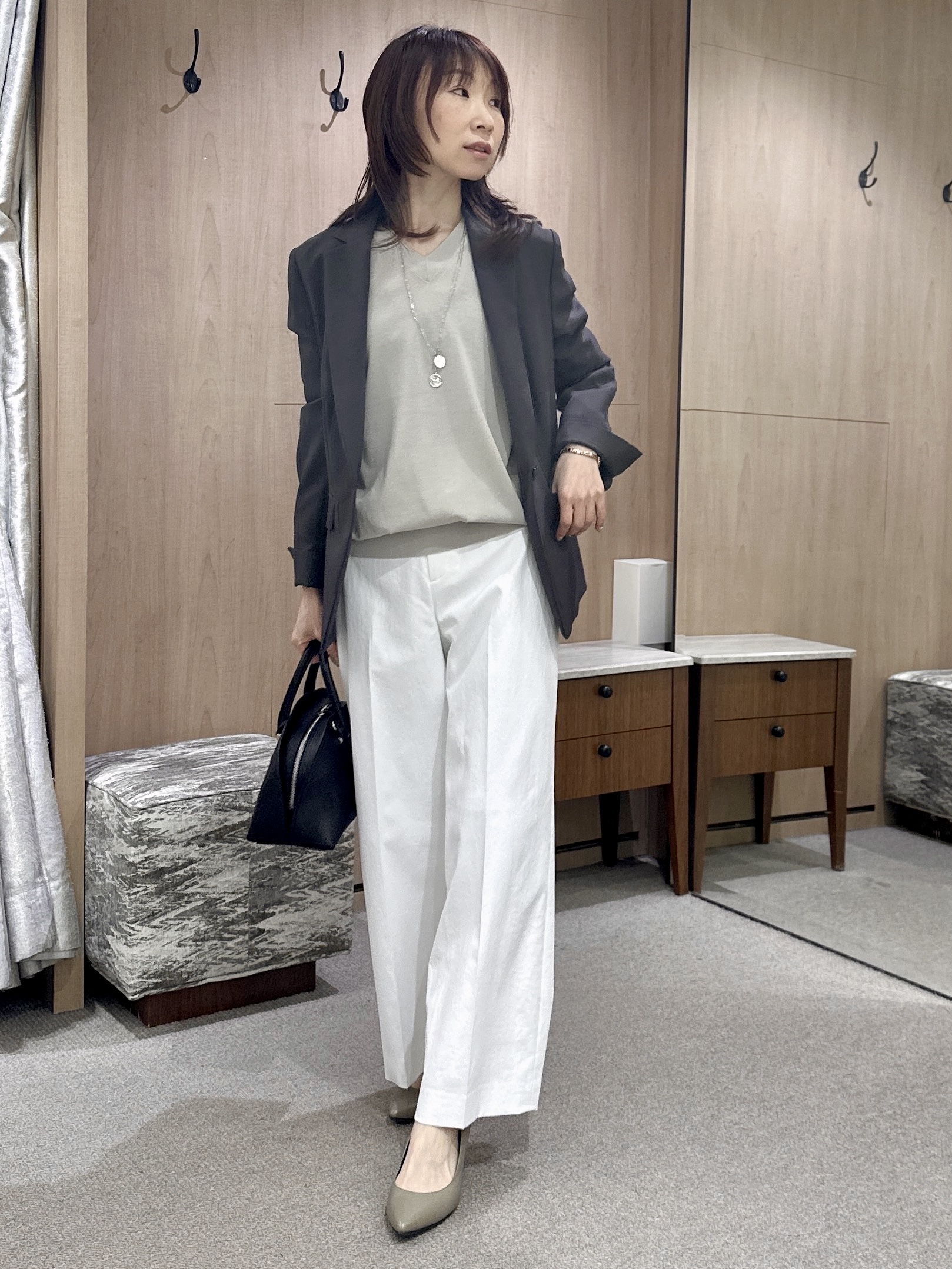 Miwaさんの「UNTITLED｜【アンサンブル可/洗える】シアーVネックニット」を使ったコーディネート