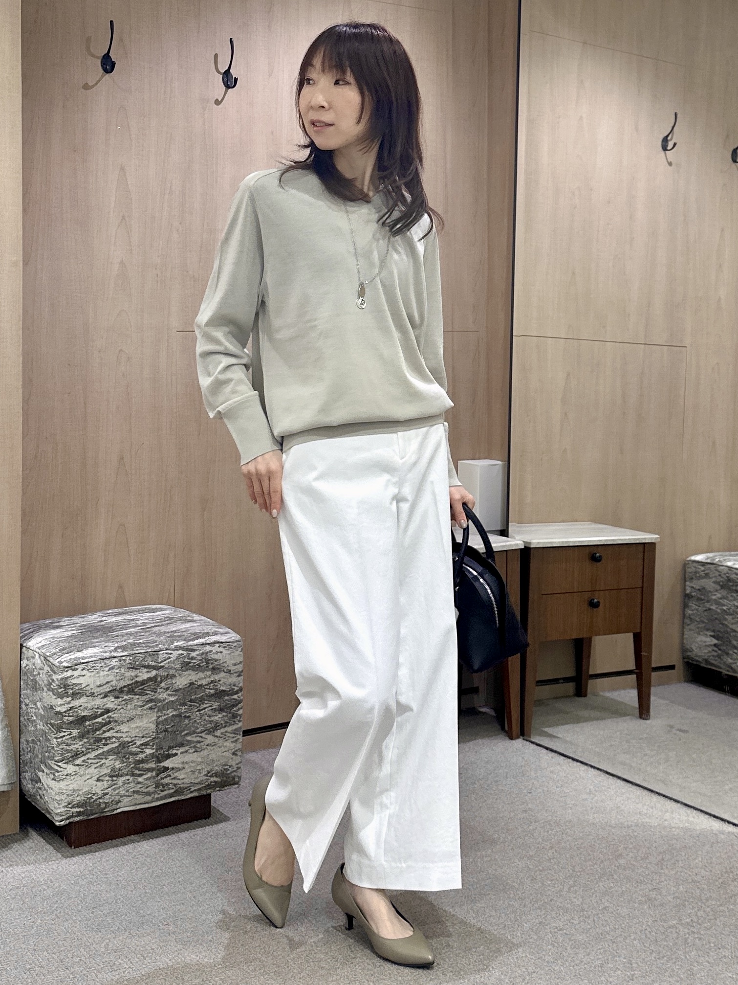 Miwaさんの「UNTITLED｜【アンサンブル可/洗える】シアーVネックニット」を使ったコーディネート