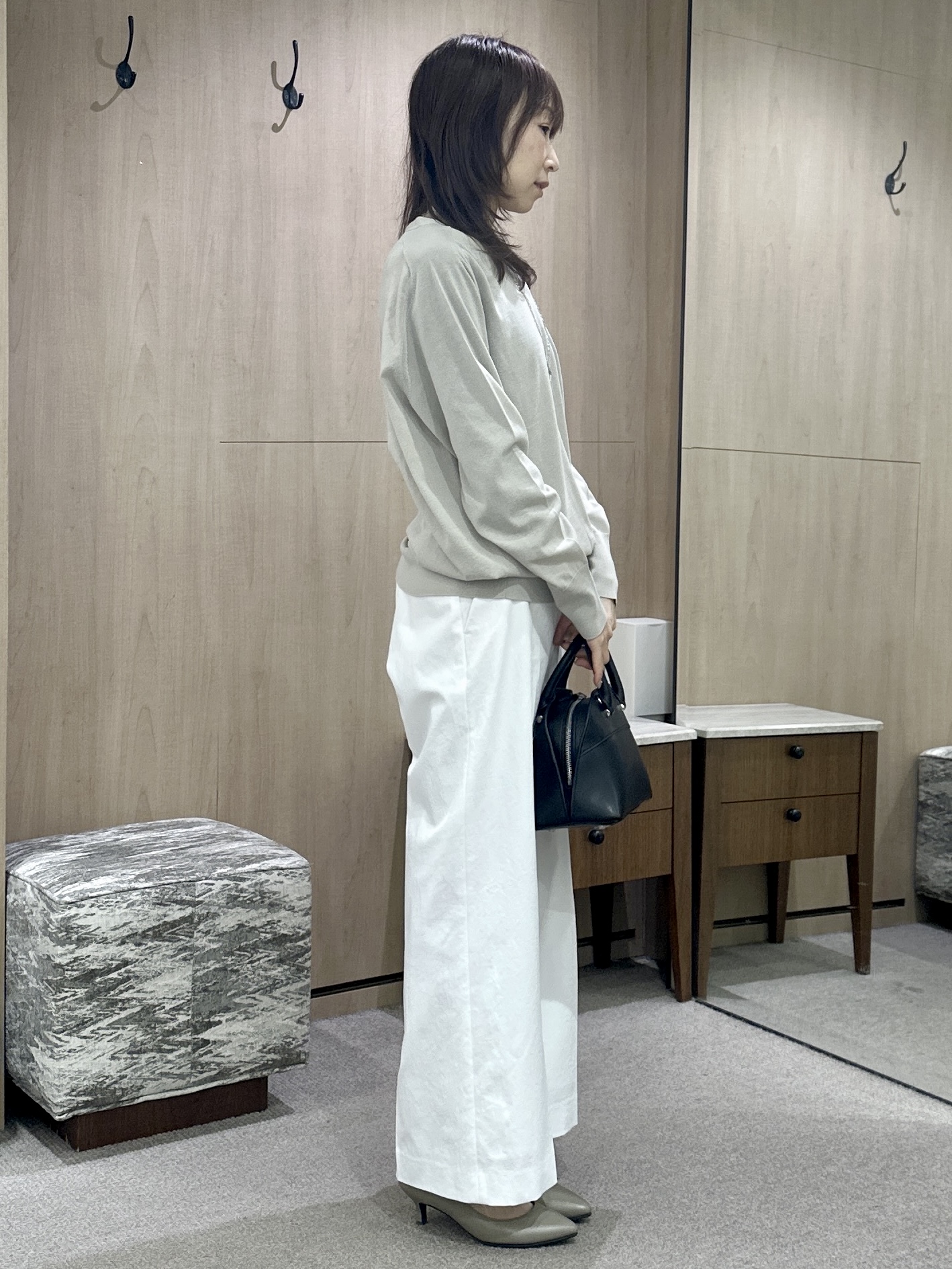 Miwaさんの「UNTITLED｜【アンサンブル可/洗える】シアーVネックニット」を使ったコーディネート