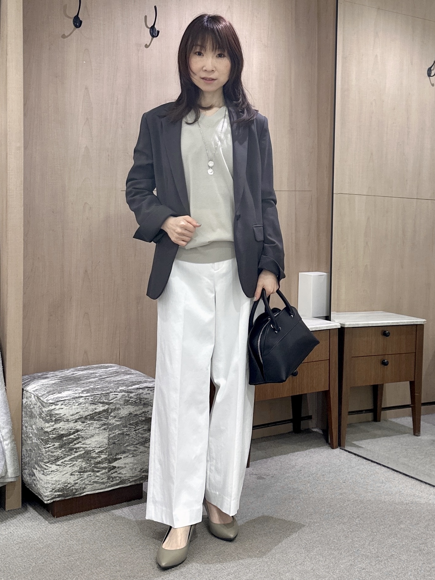 Miwaさんの「UNTITLED｜【アンサンブル可/洗える】シアーVネックニット」を使ったコーディネート