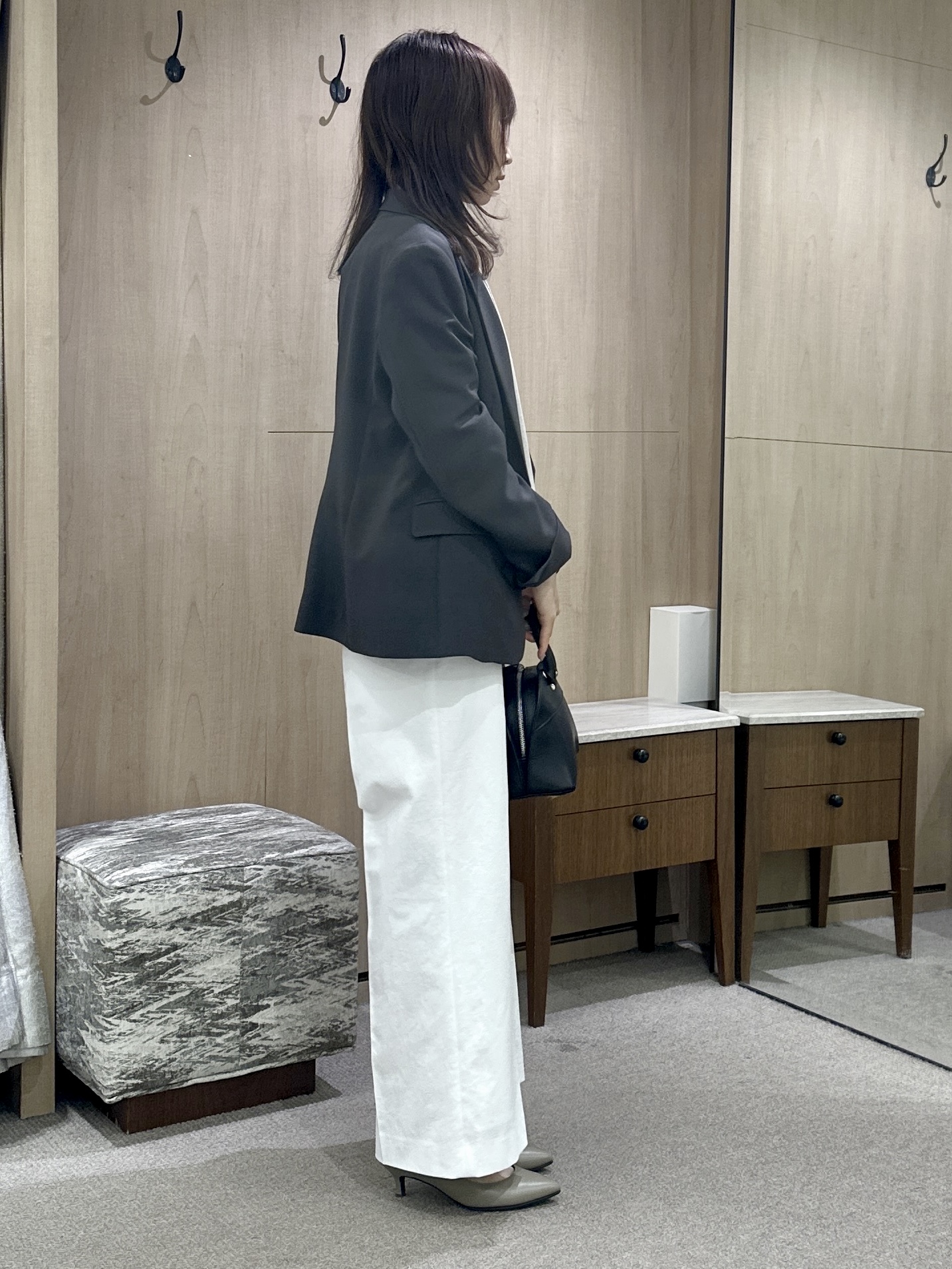 Miwaさんの「UNTITLED｜【アンサンブル可/洗える】シアーVネックニット」を使ったコーディネート