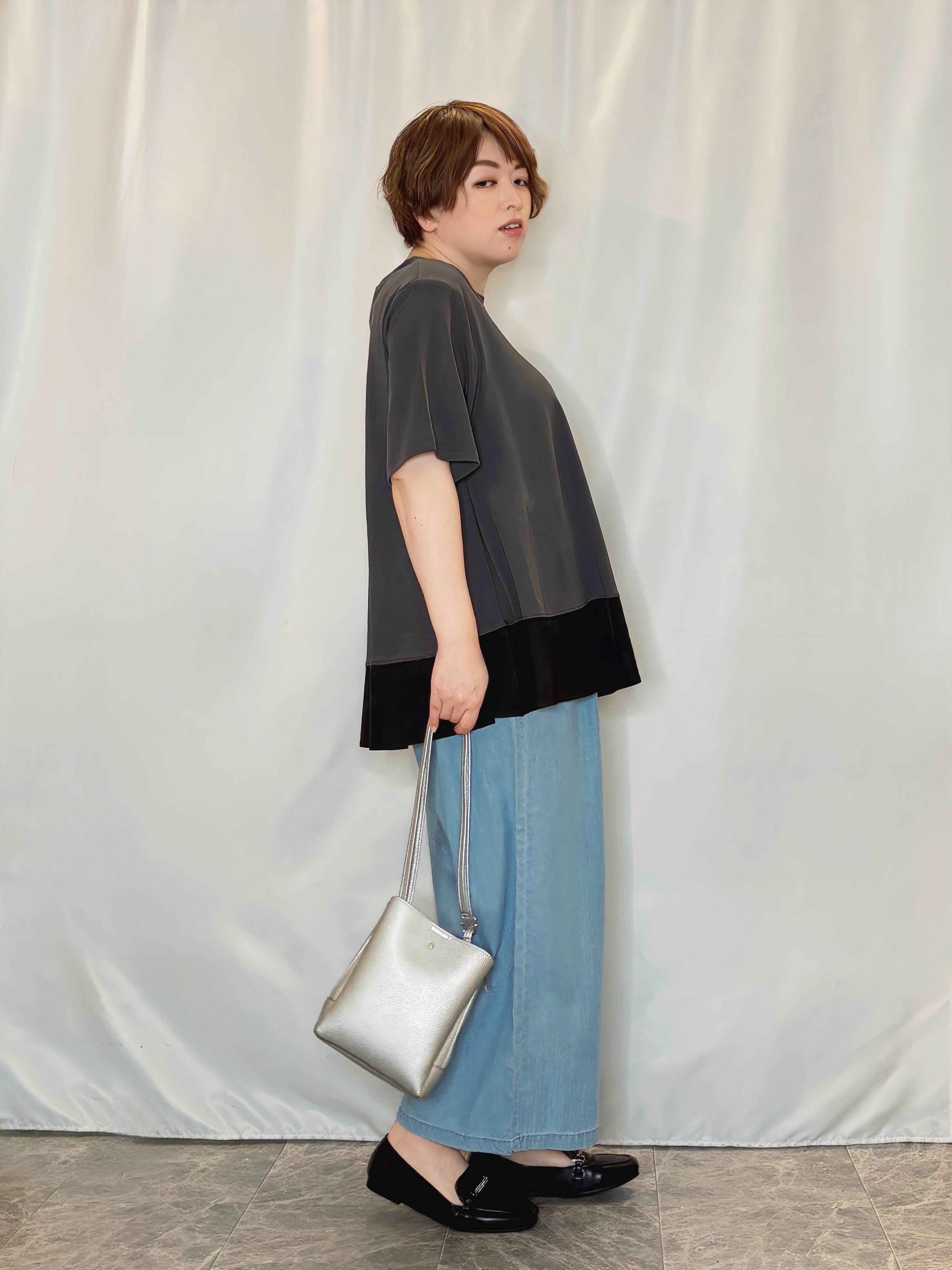 たみさんの「SHOO･LA･RUE｜【UV/抗菌防臭/洗濯機可】体型カバーも叶う 裾切り替えAライントップス」を使ったコーディネート