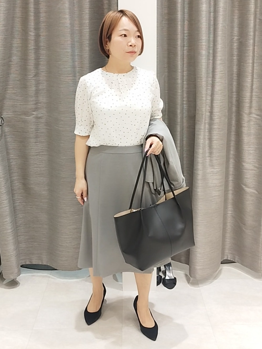 s u g iさんの「UNTITLED｜【洗える/スーツインナー】タックディティールブラウス」を使ったコーディネート
