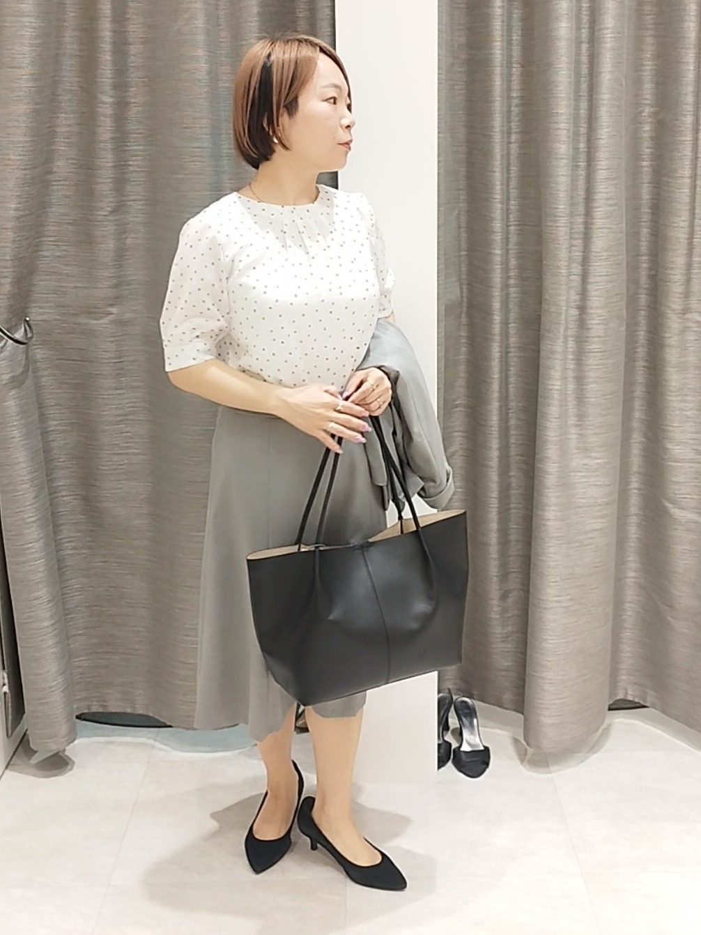 s u g iさんの「UNTITLED｜【洗える/スーツインナー】タックディティールブラウス」を使ったコーディネート
