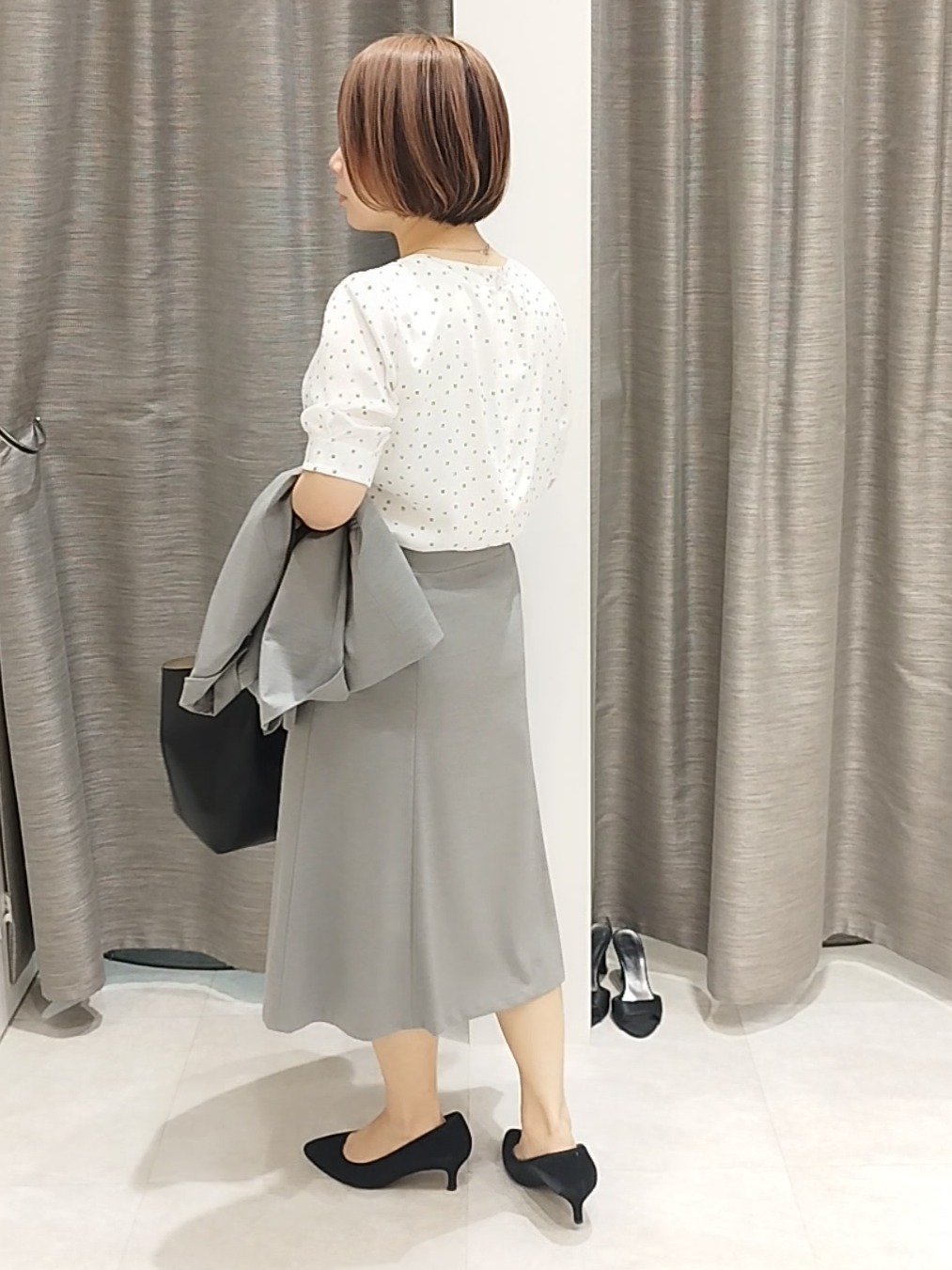 s u g iさんの「UNTITLED｜【洗える/スーツインナー】タックディティールブラウス」を使ったコーディネート