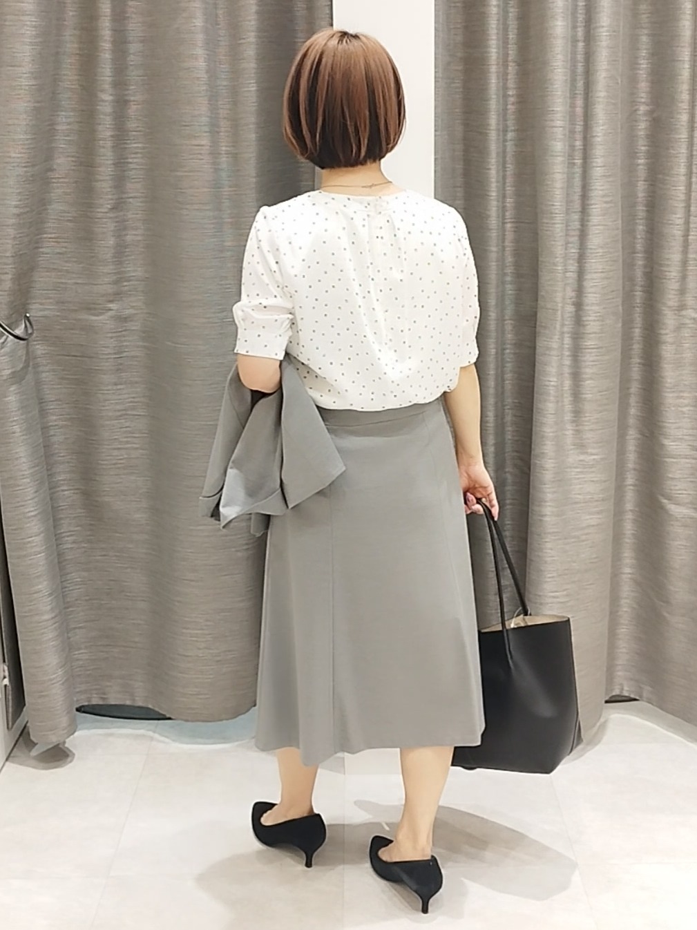 s u g iさんの「UNTITLED｜【洗える/スーツインナー】タックディティールブラウス」を使ったコーディネート