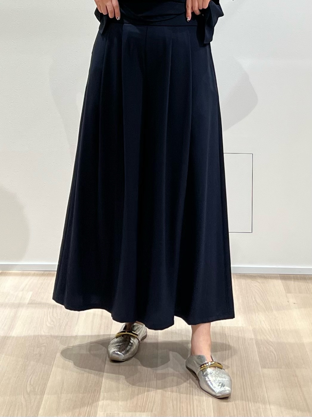 TOMOMIさんの「UNTITLED｜【セットアップ可/UVカット/前後2WAY】リラクシーフレンチスリーブブラウス」を使ったコーディネート