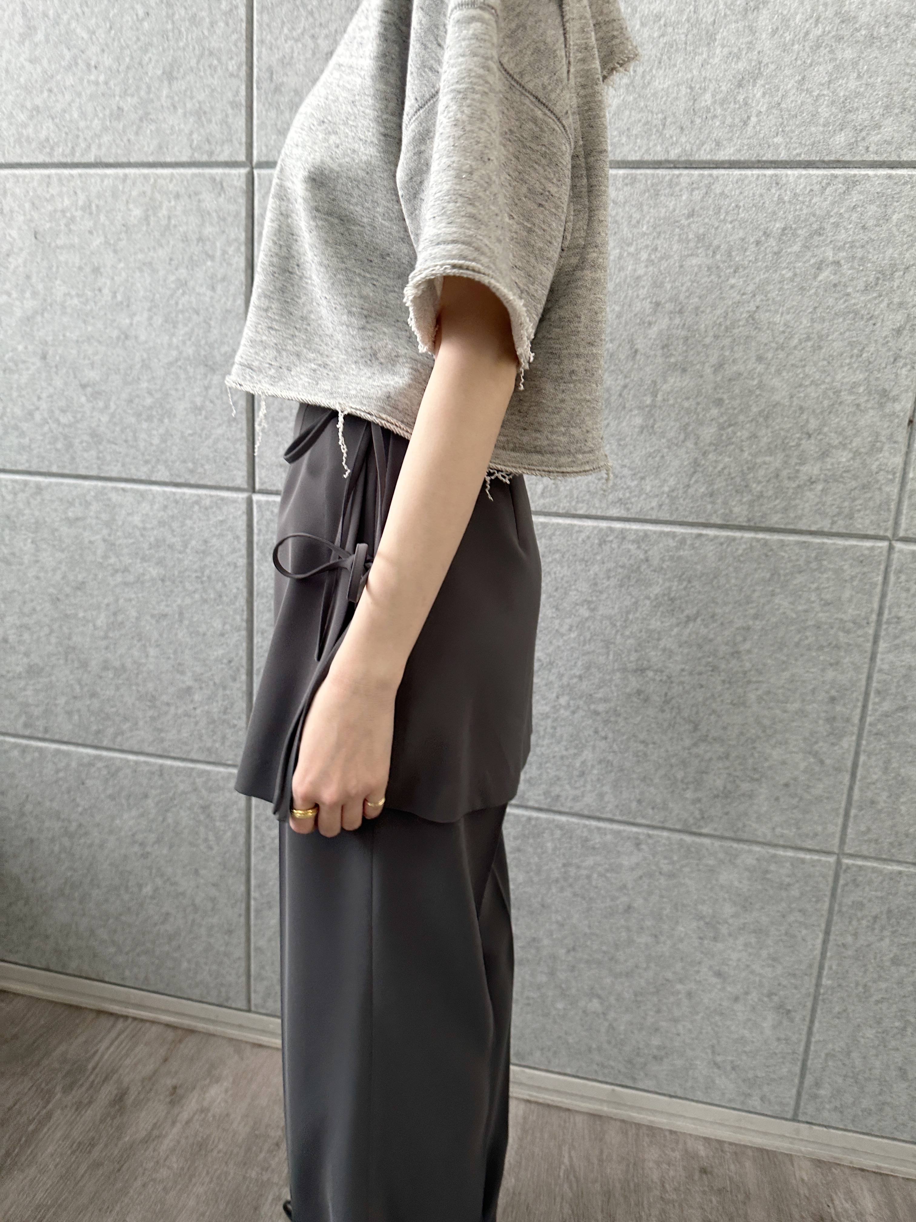 Buyer sakkoさんの「CODE A｜back open half－sleeve sweat」を使ったコーディネート