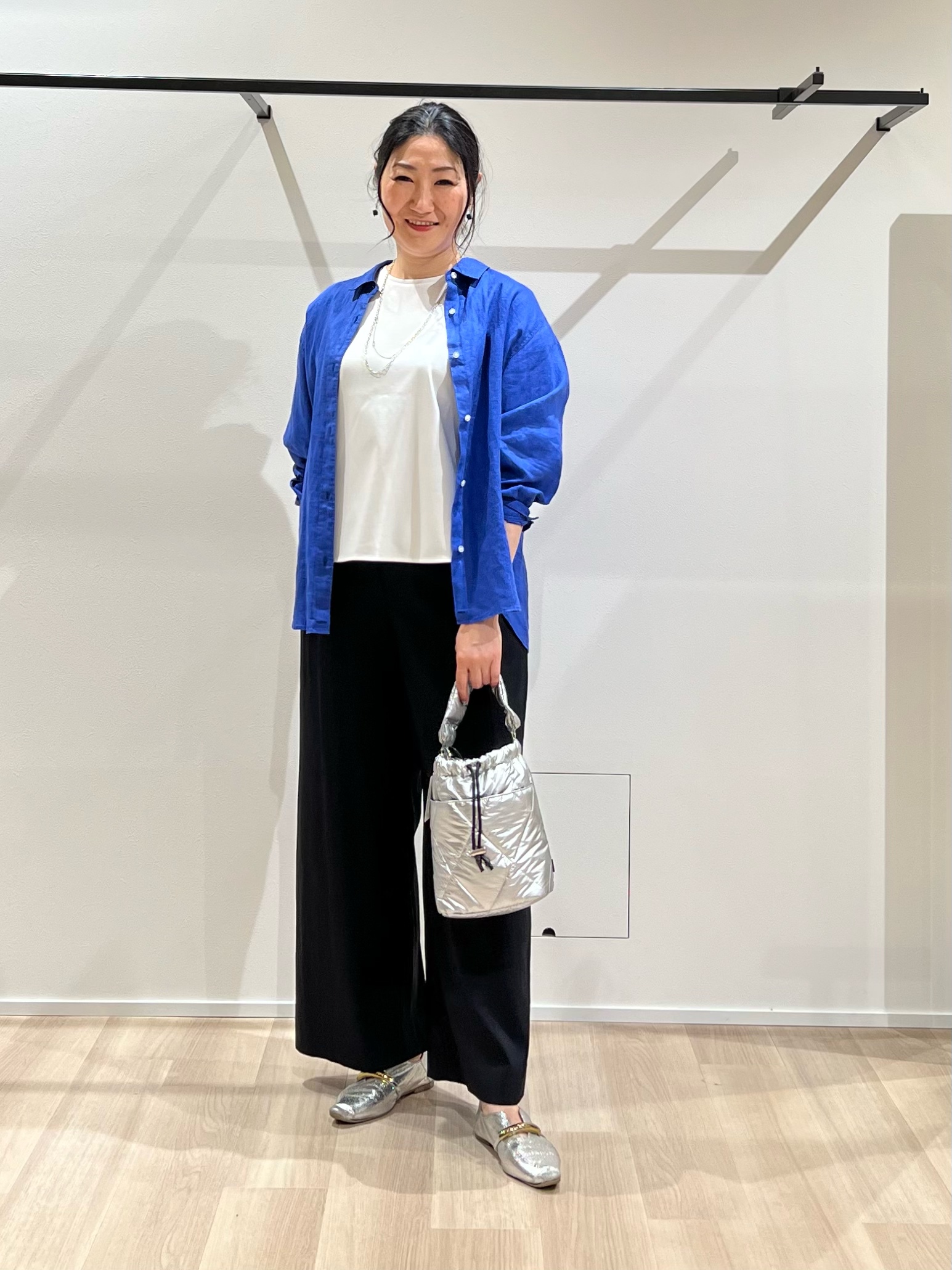 TOMOMIさんの「UNTITLED｜【接触冷感／2WAY】カシュクールリネンシャツ」を使ったコーディネート