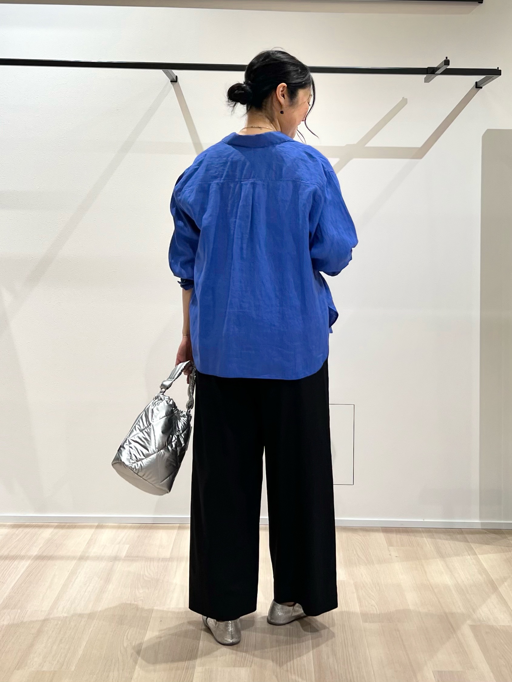TOMOMIさんの「UNTITLED｜【接触冷感／2WAY】カシュクールリネンシャツ」を使ったコーディネート