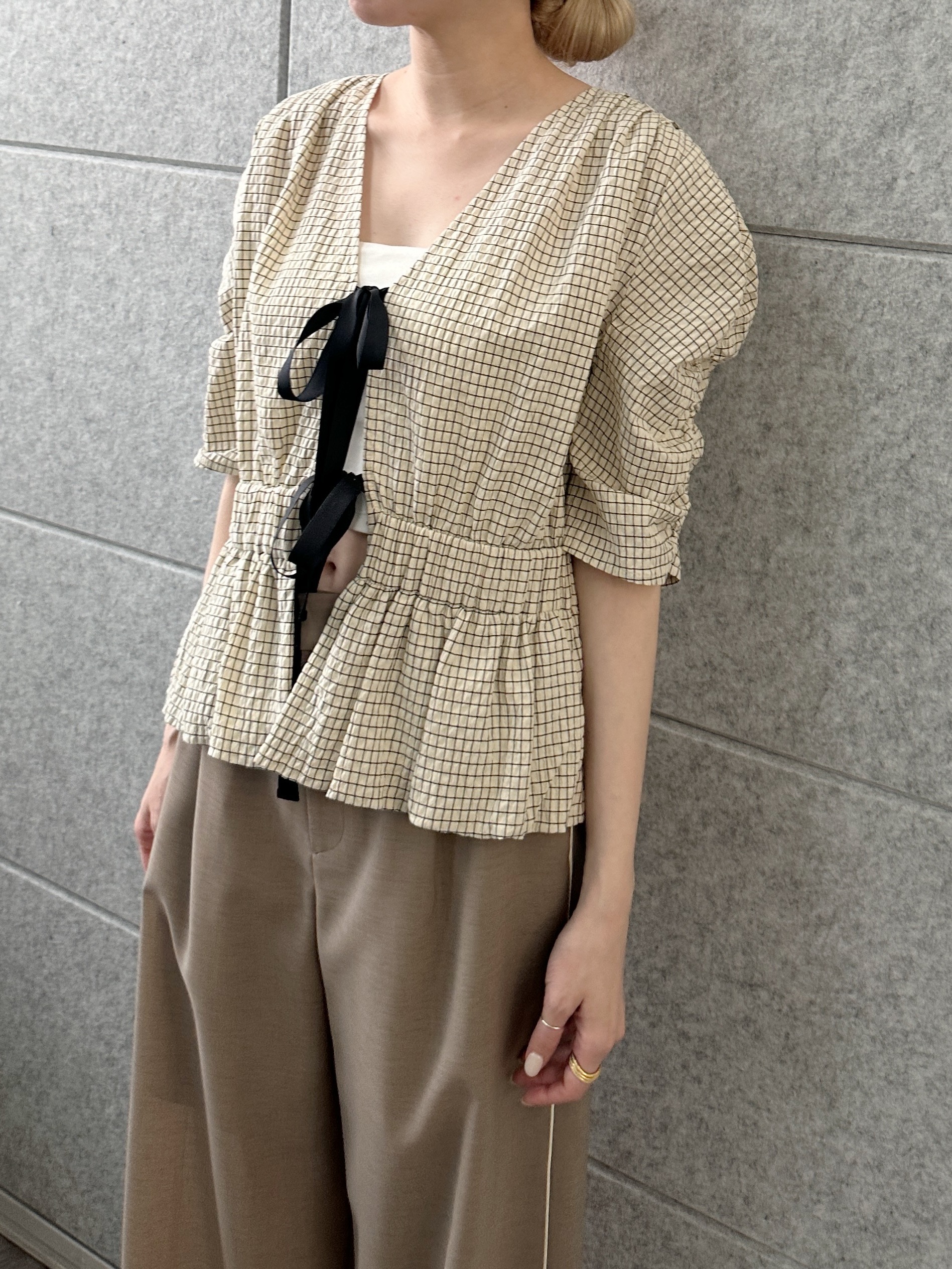 Buyer sakkoさんの「CODE A｜front ribbon peplum blouse」を使ったコーディネート