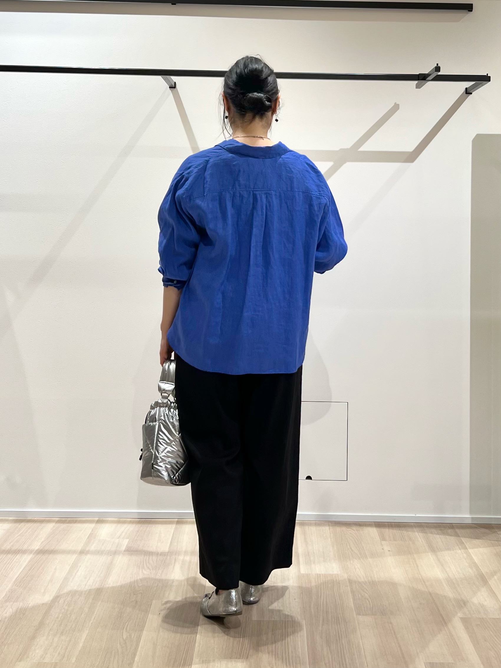 TOMOMIさんの「UNTITLED｜【接触冷感／2WAY】カシュクールリネンシャツ」を使ったコーディネート
