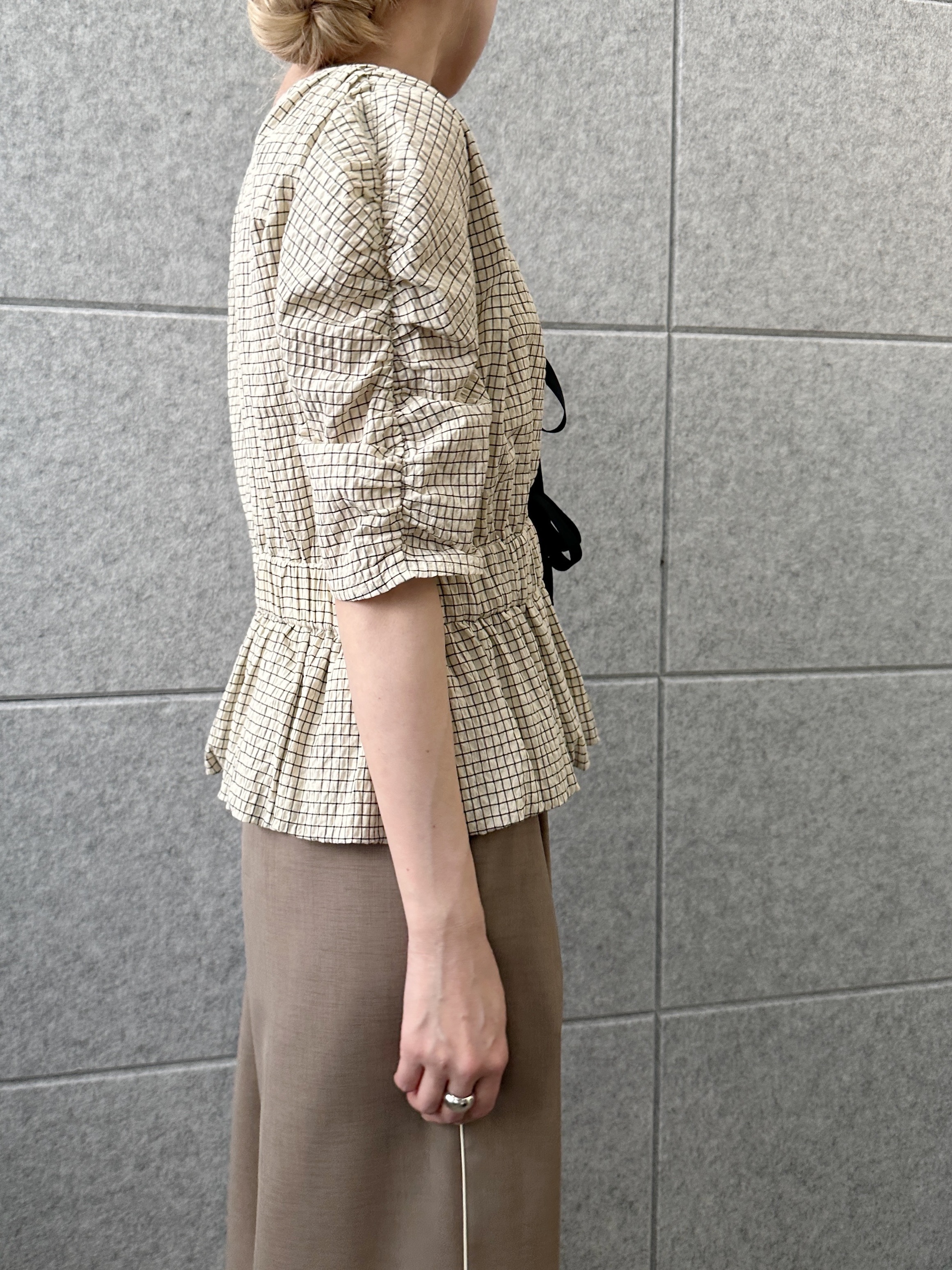 Buyer sakkoさんの「CODE A｜front ribbon peplum blouse」を使ったコーディネート