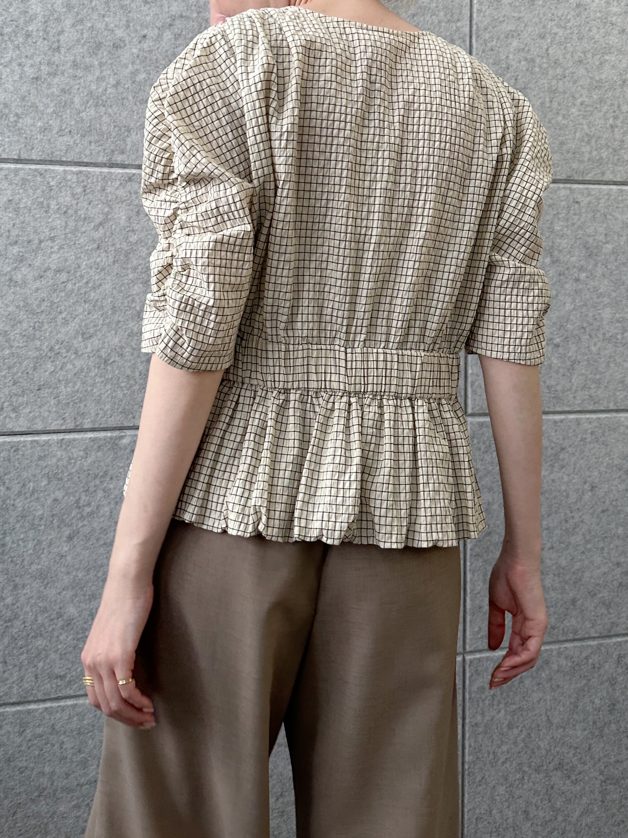 Buyer sakkoさんの「CODE A｜front ribbon peplum blouse」を使ったコーディネート