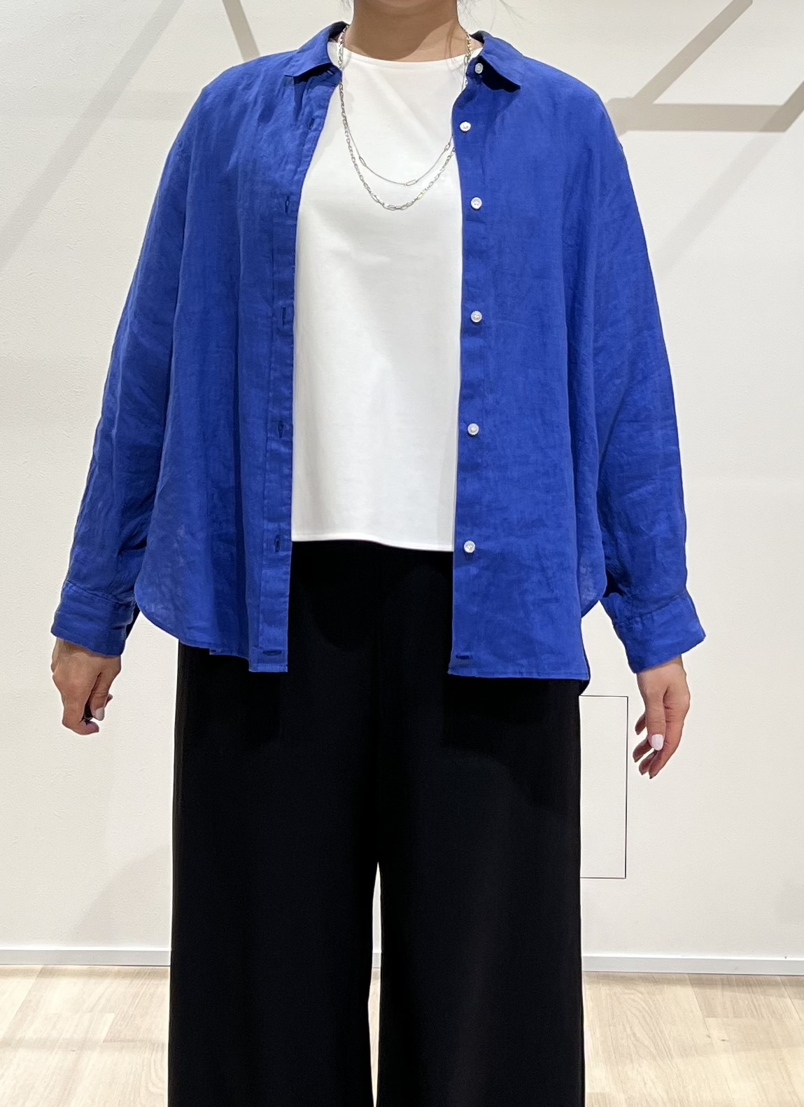 TOMOMIさんの「UNTITLED｜【接触冷感／2WAY】カシュクールリネンシャツ」を使ったコーディネート