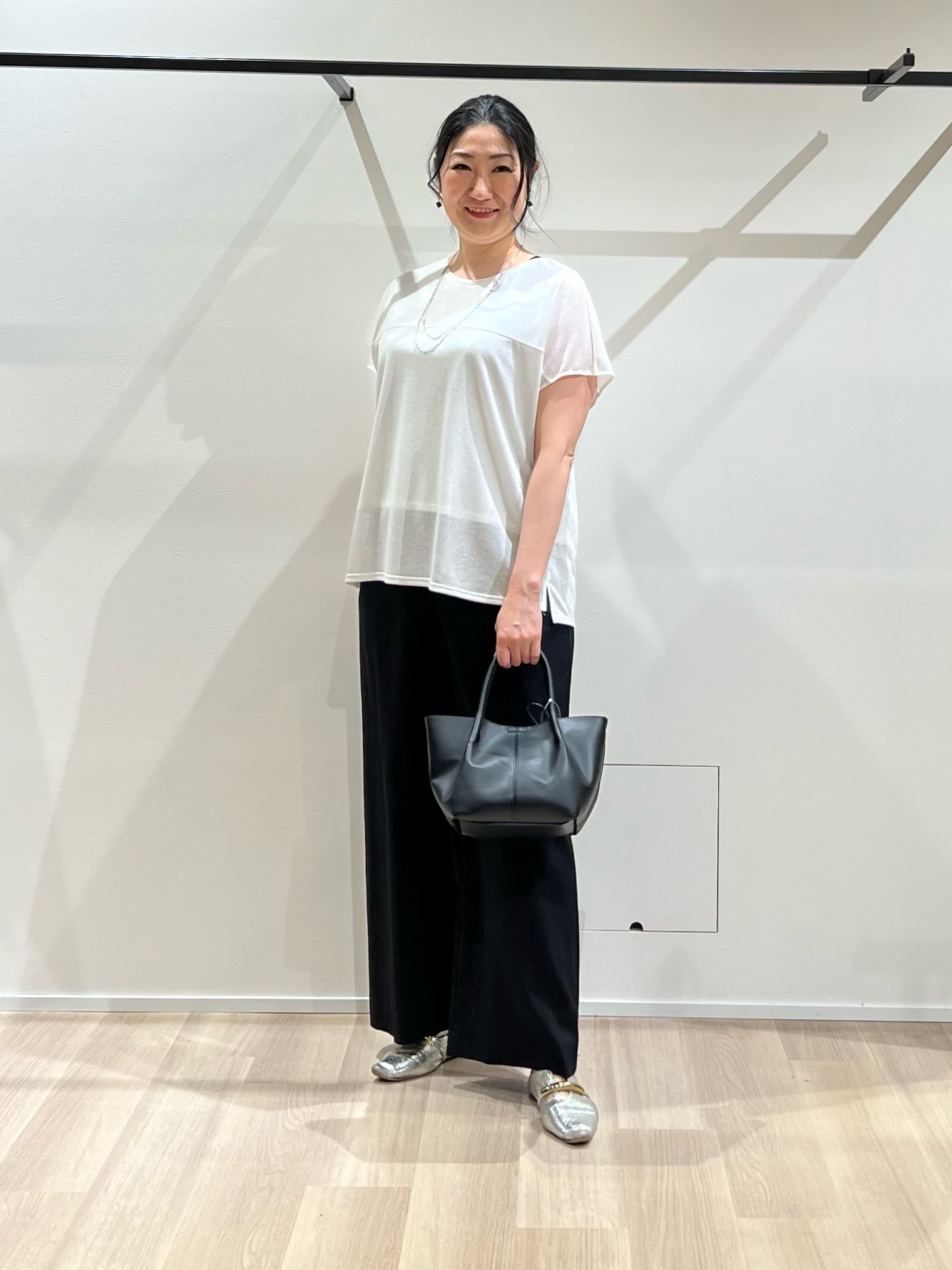 TOMOMIさんの「UNTITLED｜【接触冷感／2WAY】カシュクールリネンシャツ」を使ったコーディネート