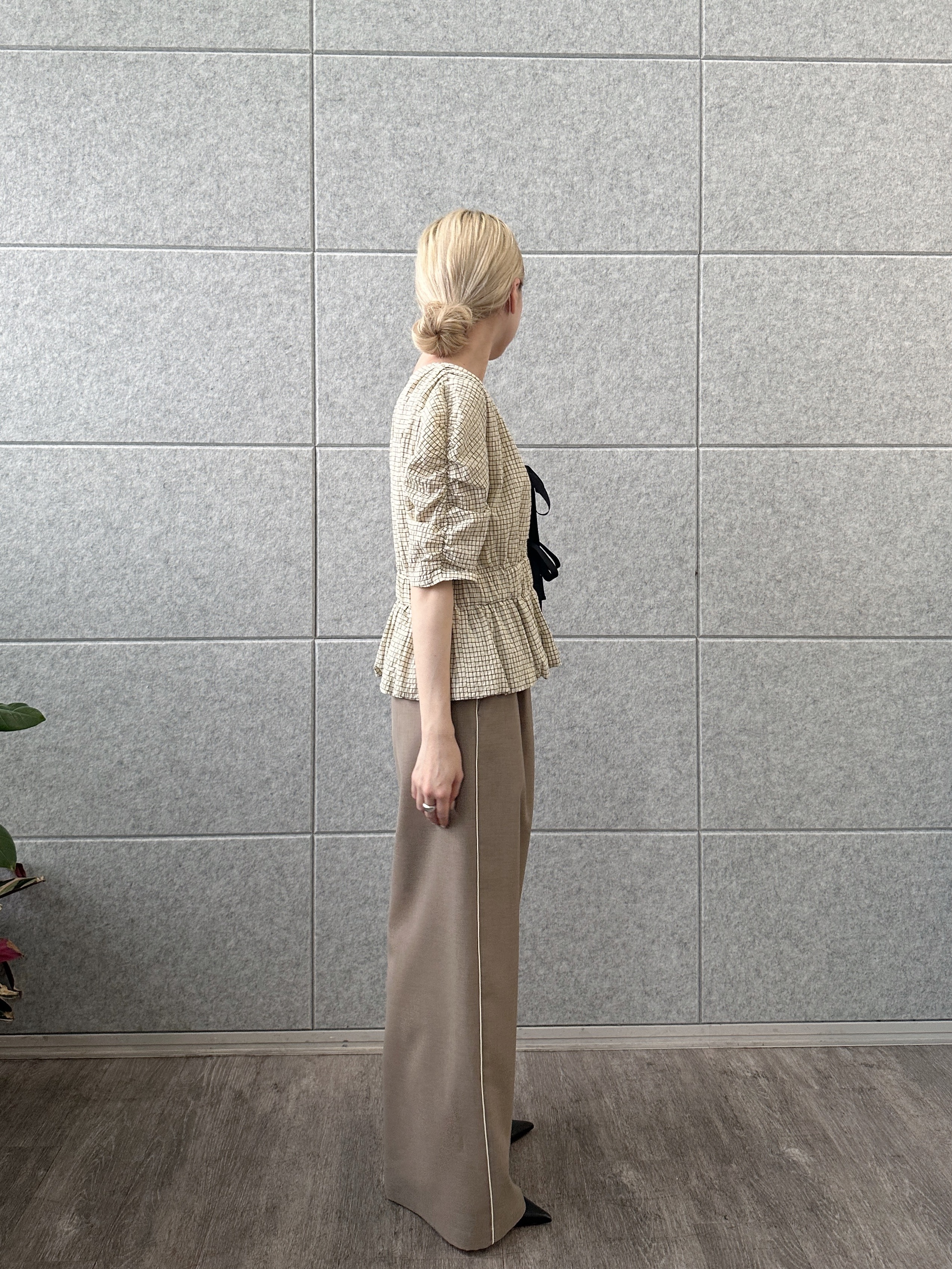 Buyer sakkoさんの「CODE A｜front ribbon peplum blouse」を使ったコーディネート