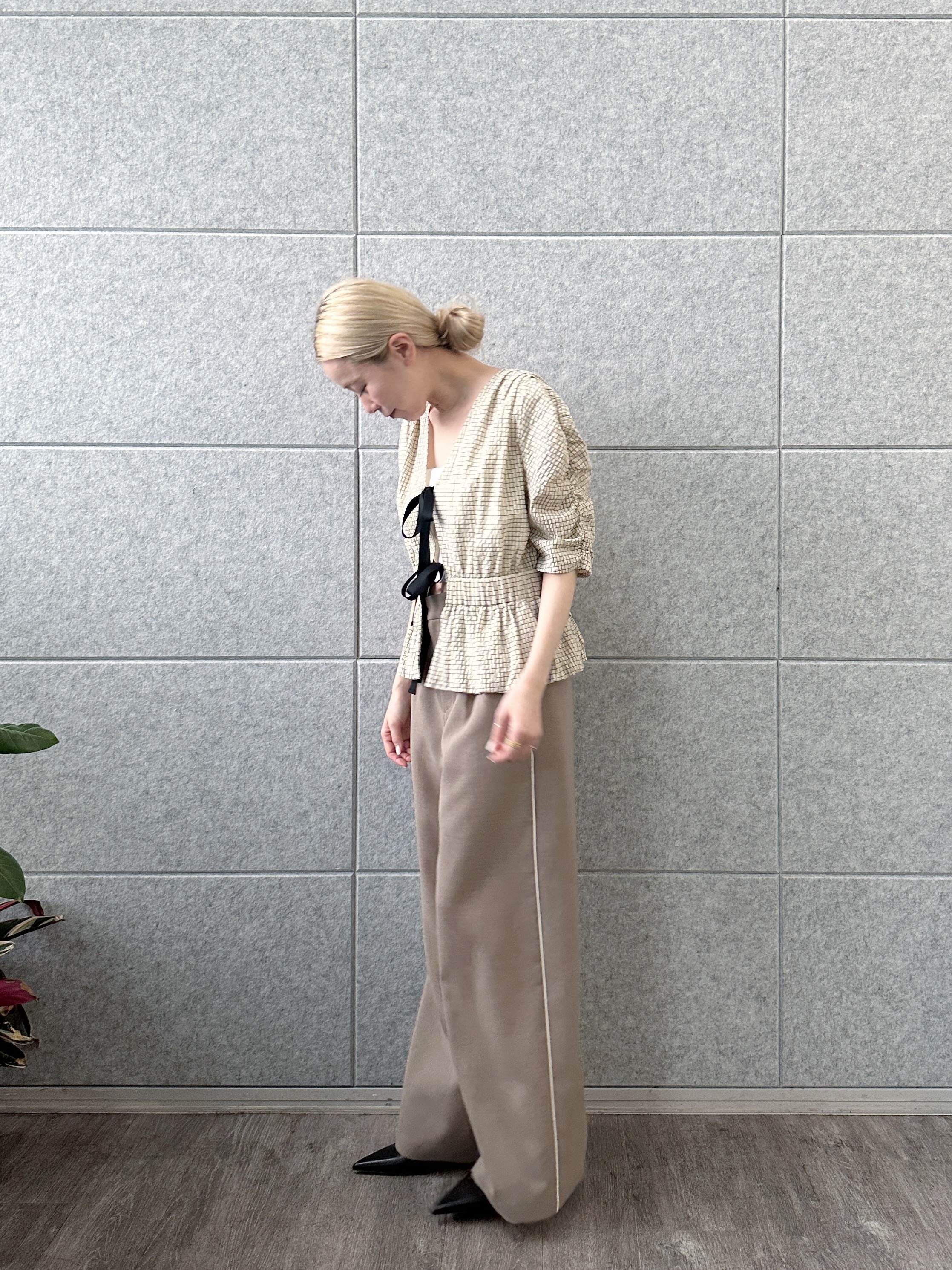 Buyer sakkoさんの「CODE A｜front ribbon peplum blouse」を使ったコーディネート