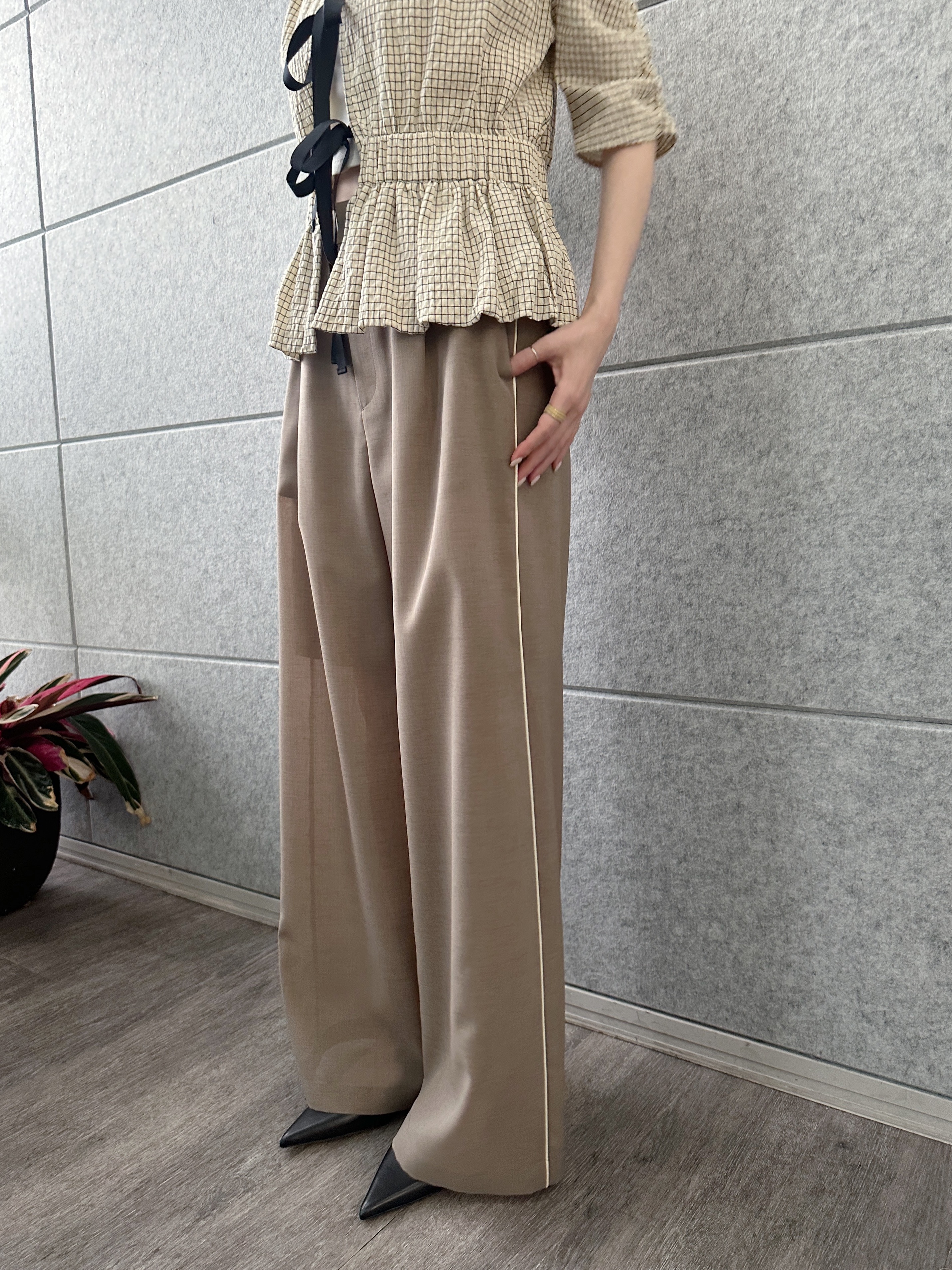 Buyer sakkoさんの「CODE A｜front ribbon peplum blouse」を使ったコーディネート