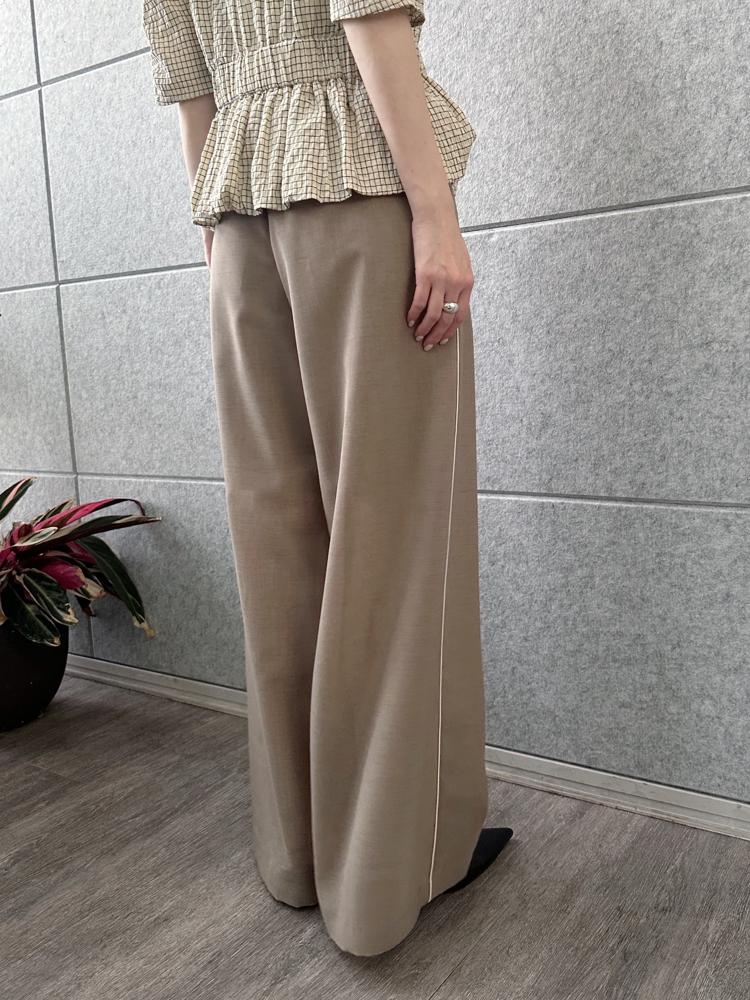 Buyer sakkoさんの「CODE A｜front ribbon peplum blouse」を使ったコーディネート
