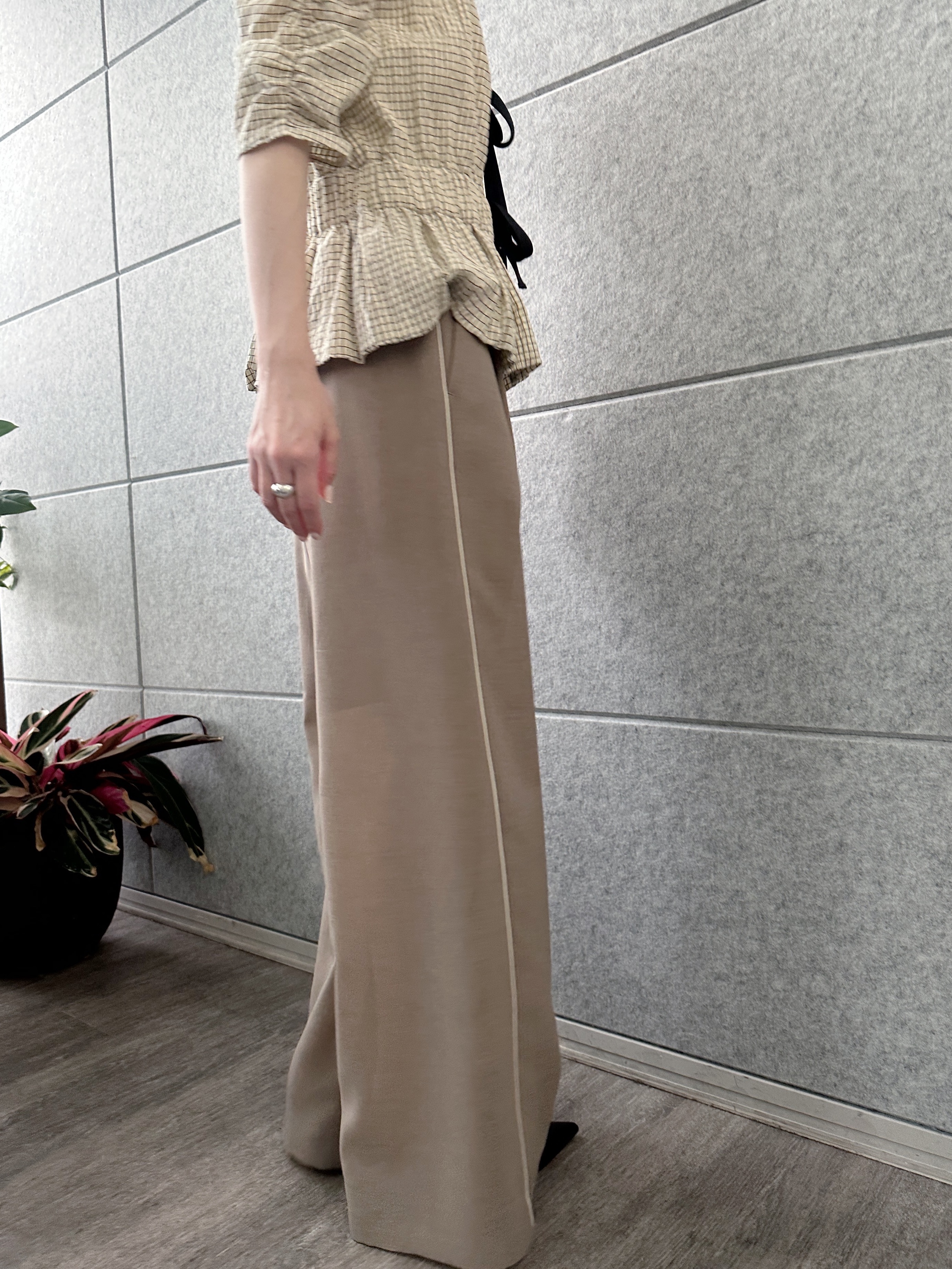 Buyer sakkoさんの「CODE A｜front ribbon peplum blouse」を使ったコーディネート